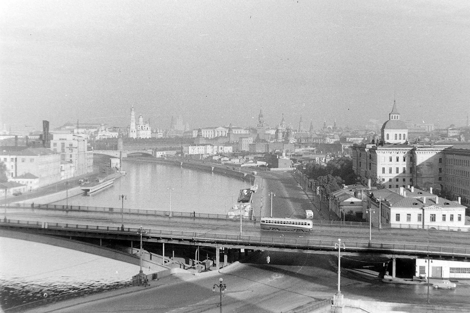 A Moszkva folyón átívelő Nagy Usztyinszkij híd