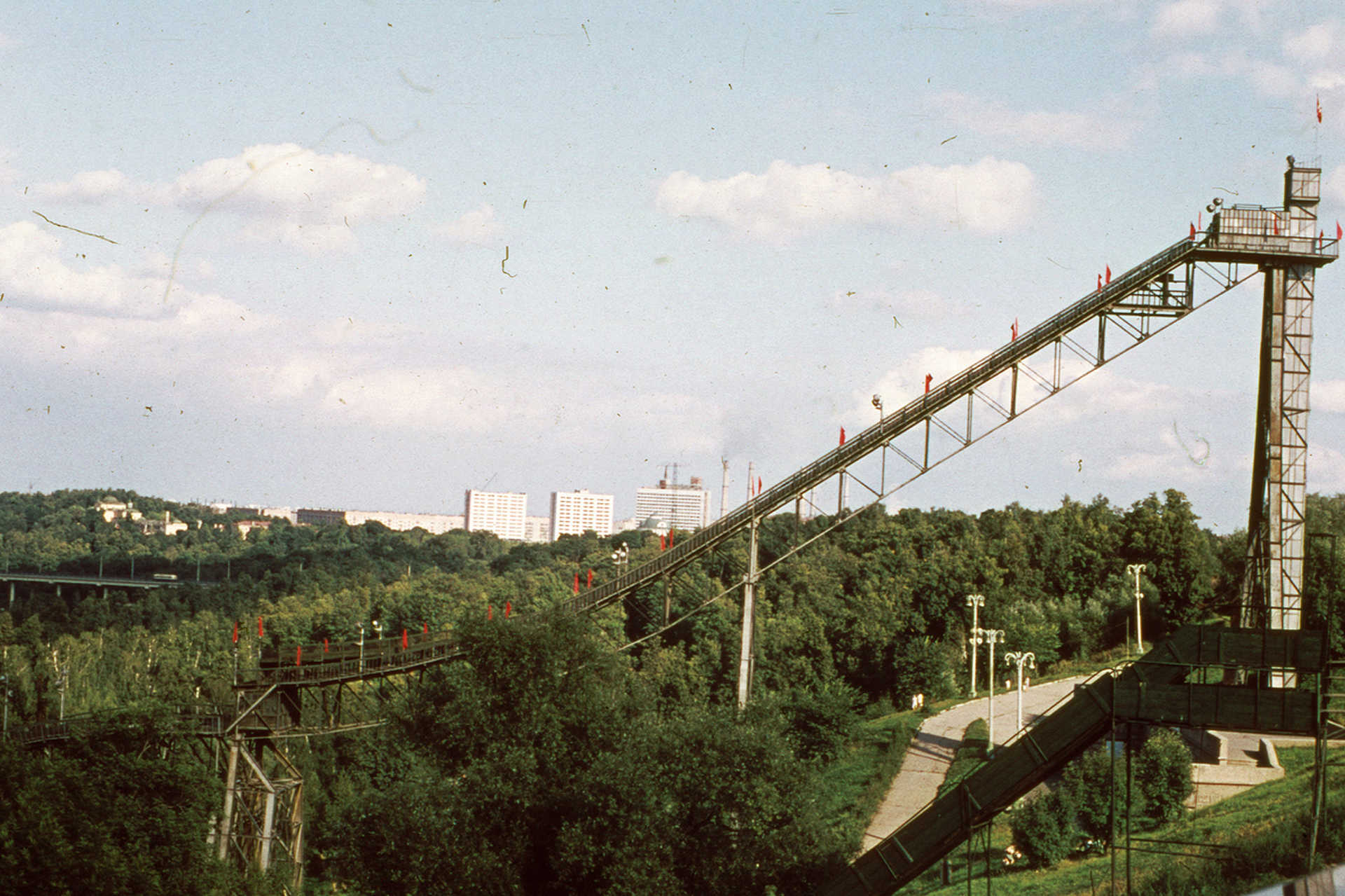 Veréb-hegy (ekkor Lenin-hegy), síugrósánc