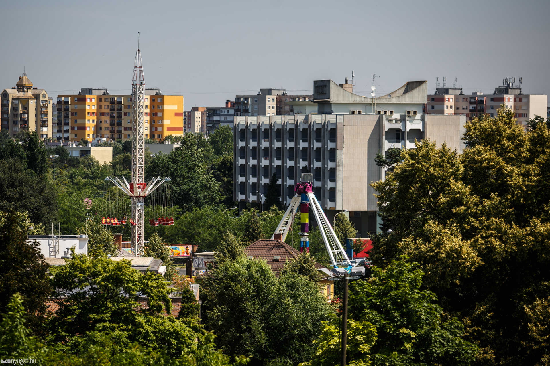 AGORA sajtótájékoztató az Emlékmű mellett