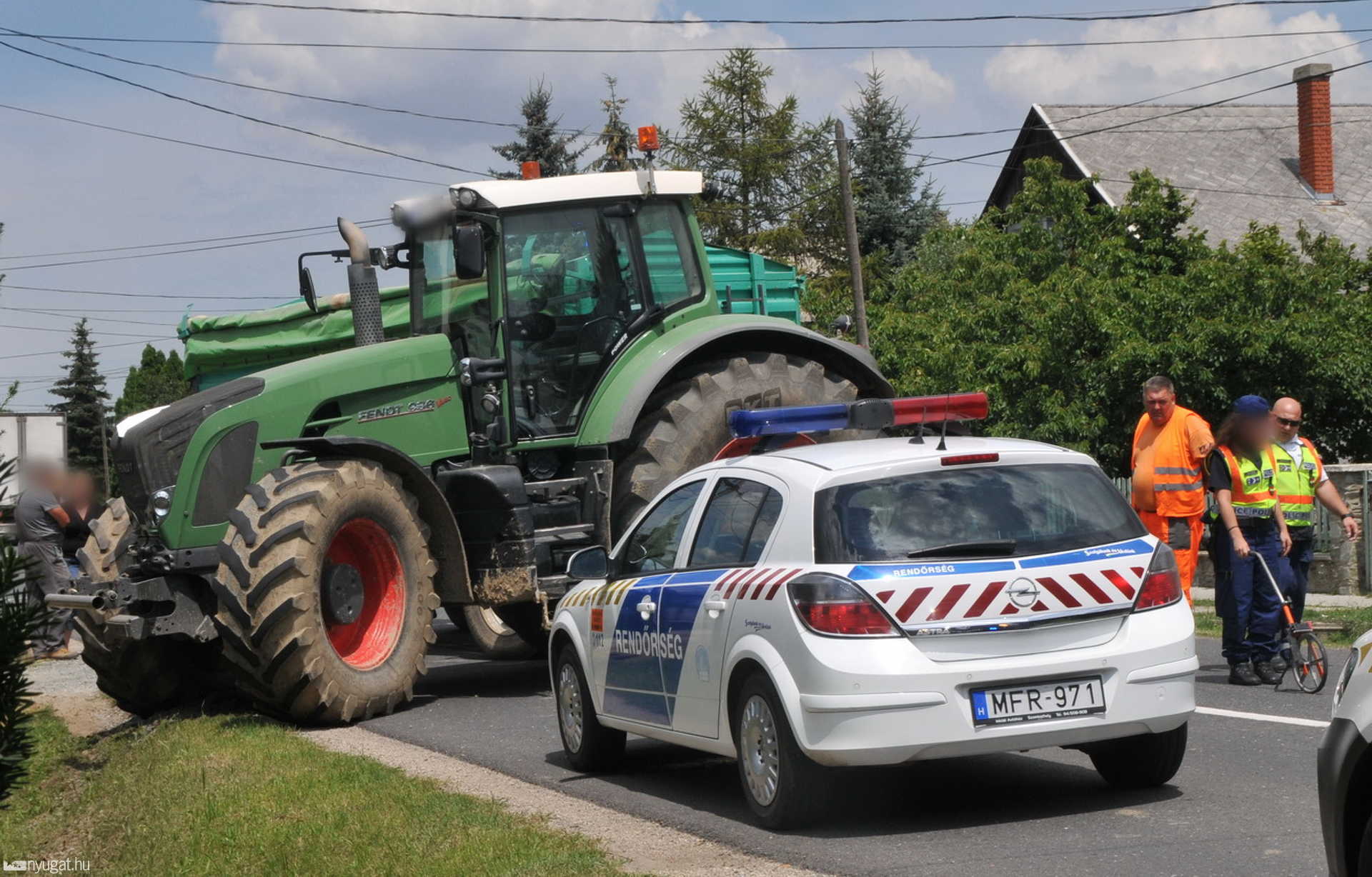 Kamion és pótkocsis traktor ütközött Söptén