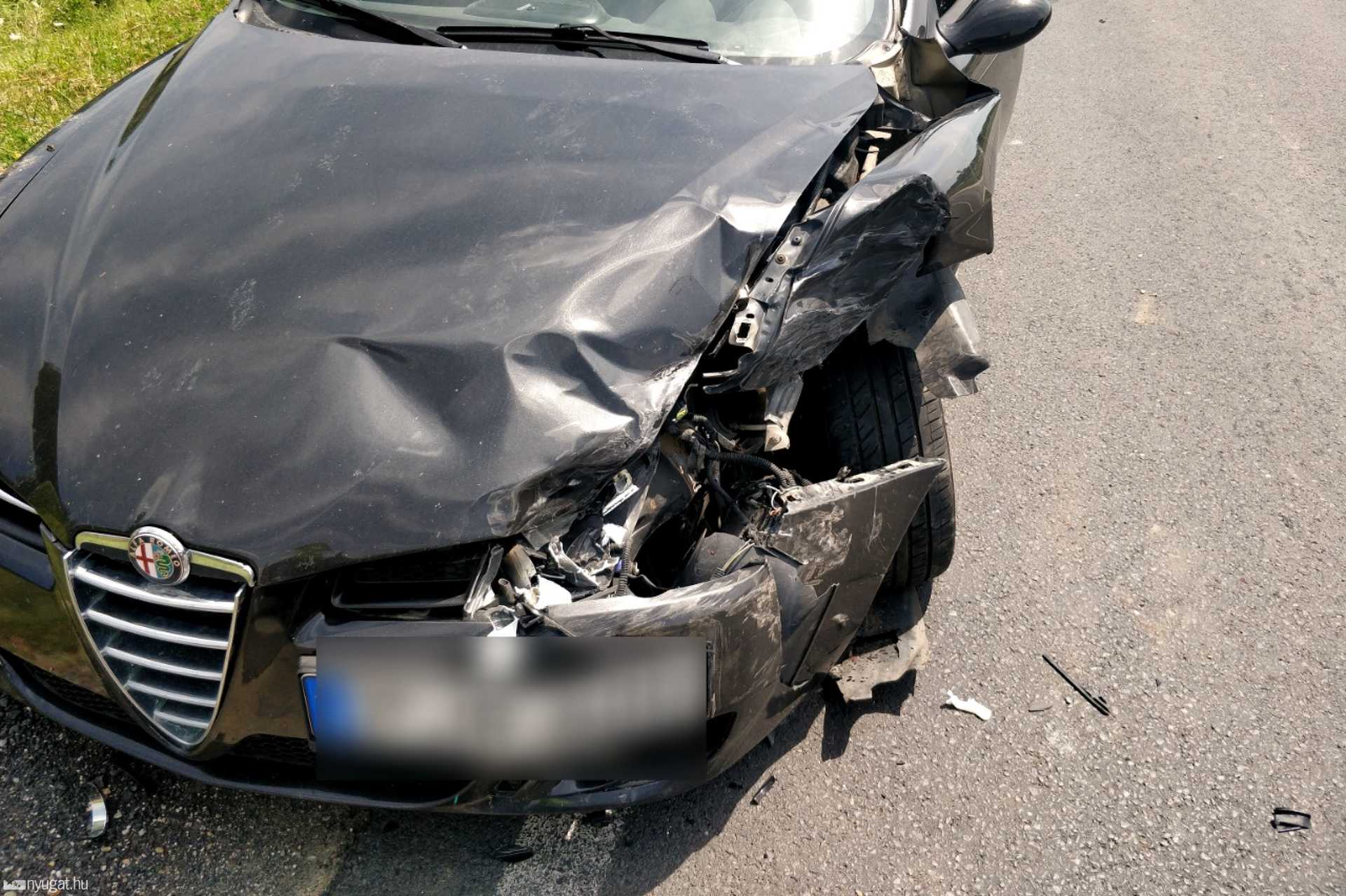 Ráfutásos baleset történt a 86-os úton