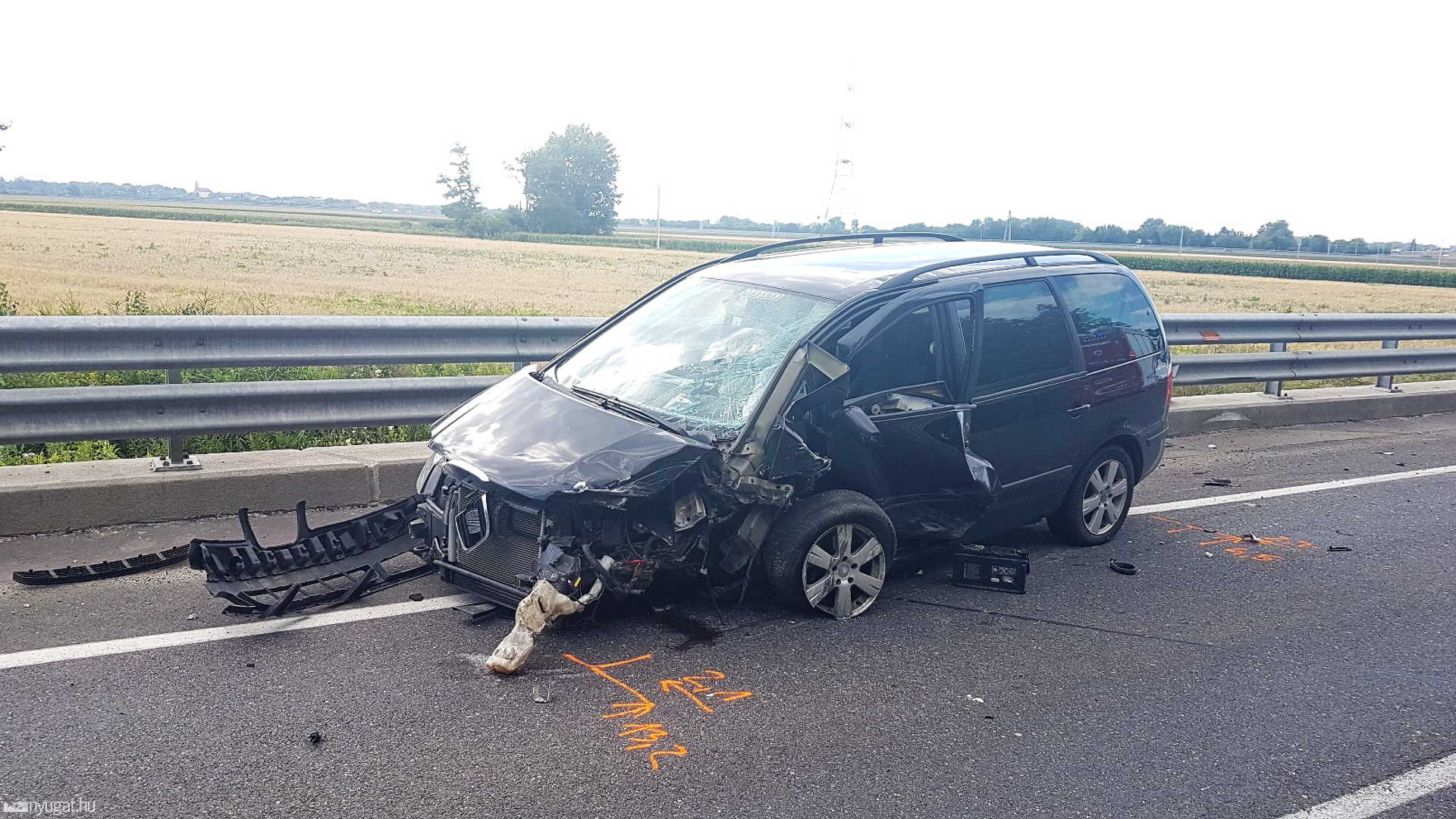 Súlyos baleset a 84-esen