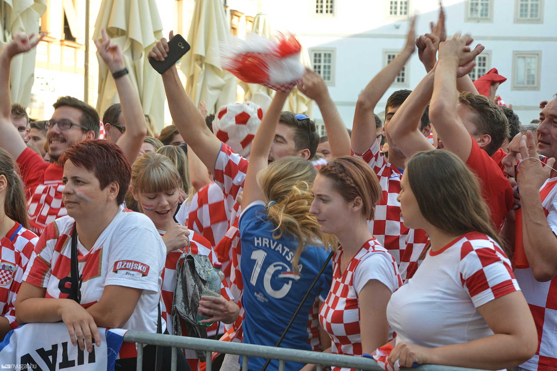 Horvát és magyar szurkolók Varasdon a vb-döntő idején