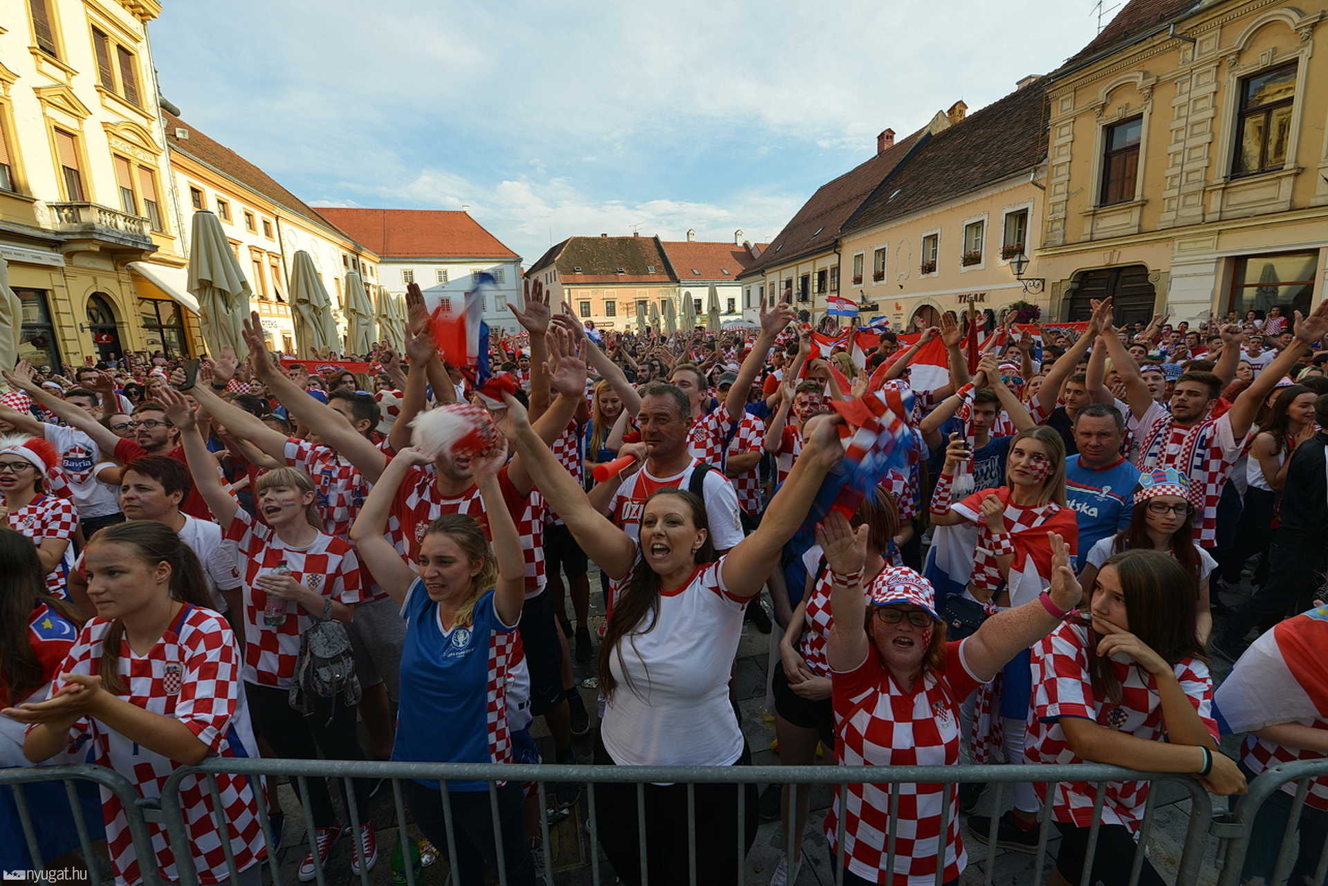 Horvát és magyar szurkolók Varasdon a vb-döntő idején