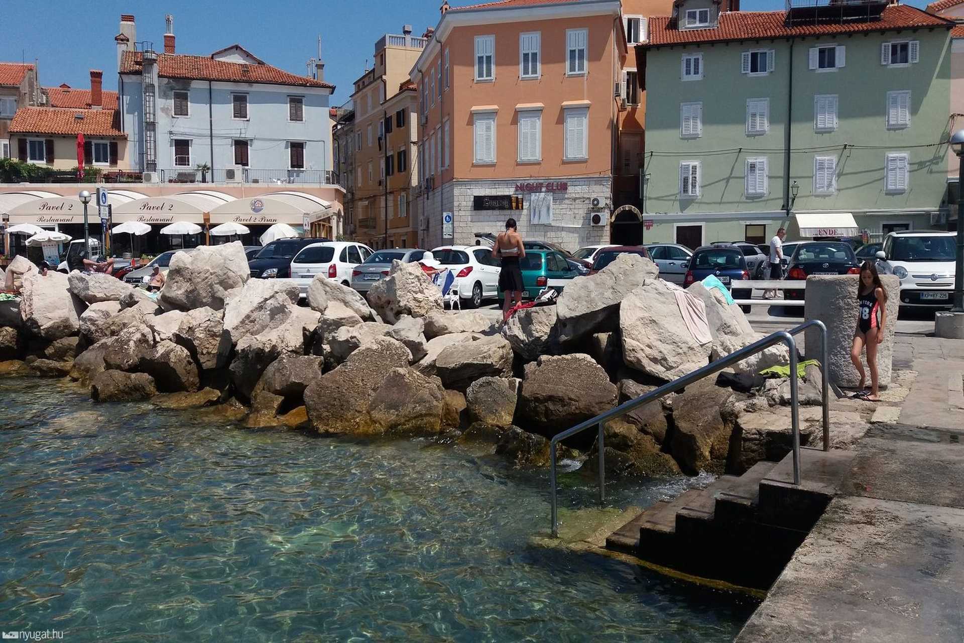 Piranban is bárhol lehet szabadon fürdeni 
