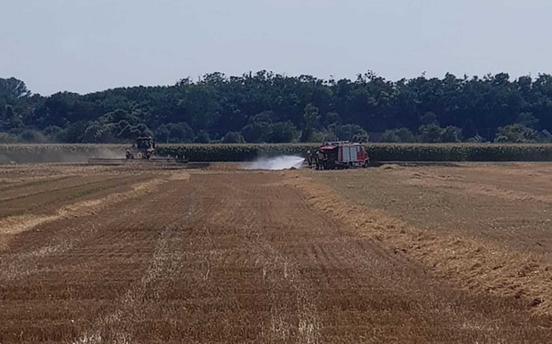 Kigyulladt egy kombájn Zsirán