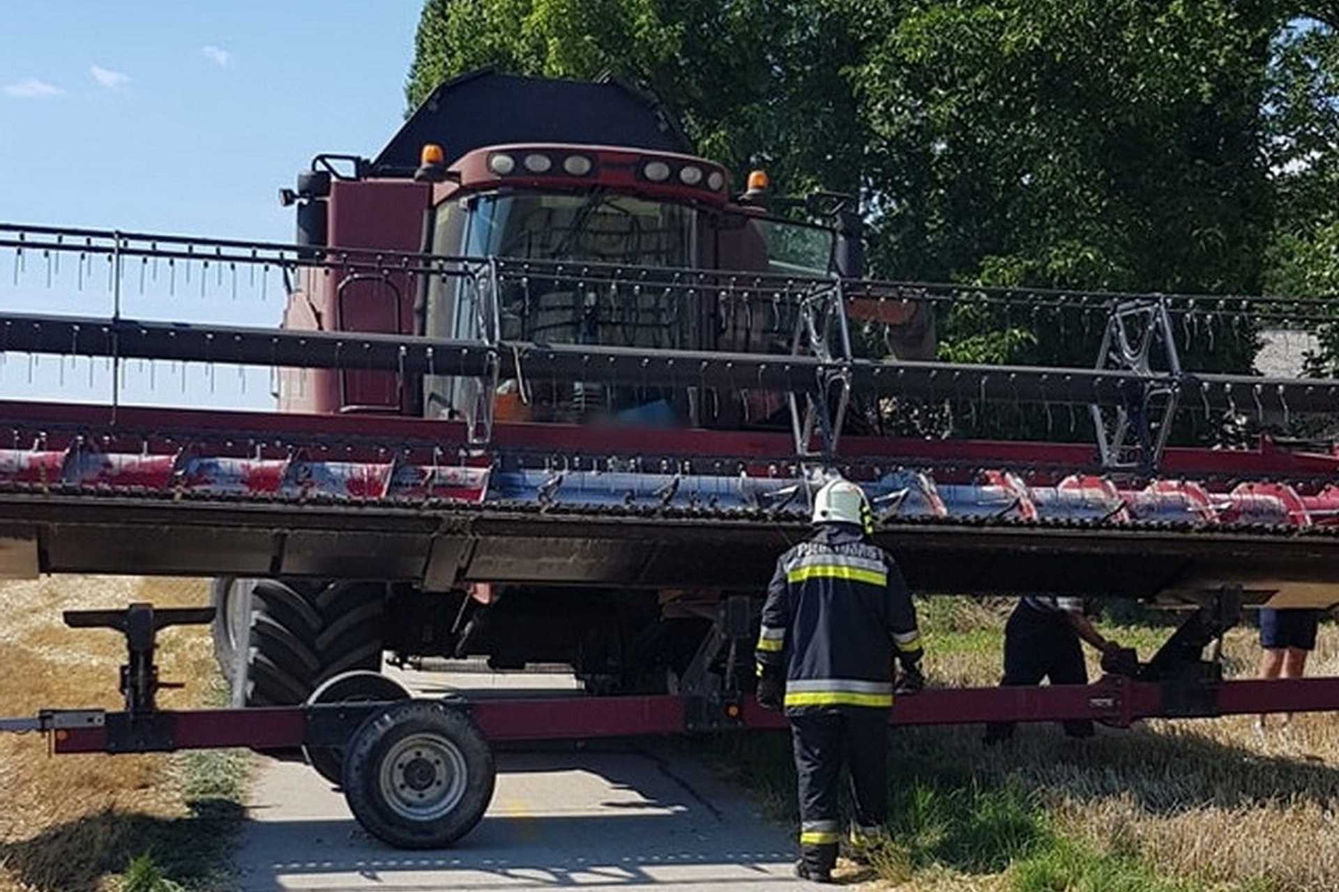 Kigyulladt egy kombájn Zsirán