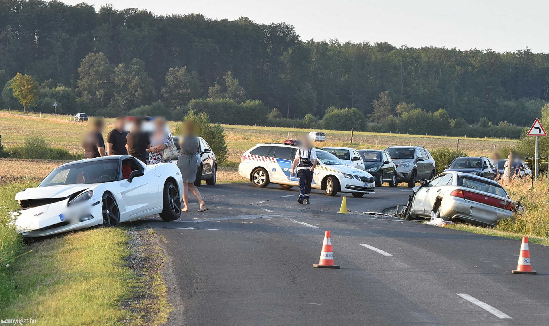 Corvette ütközött félfrontálisan Mazdával Jáknál