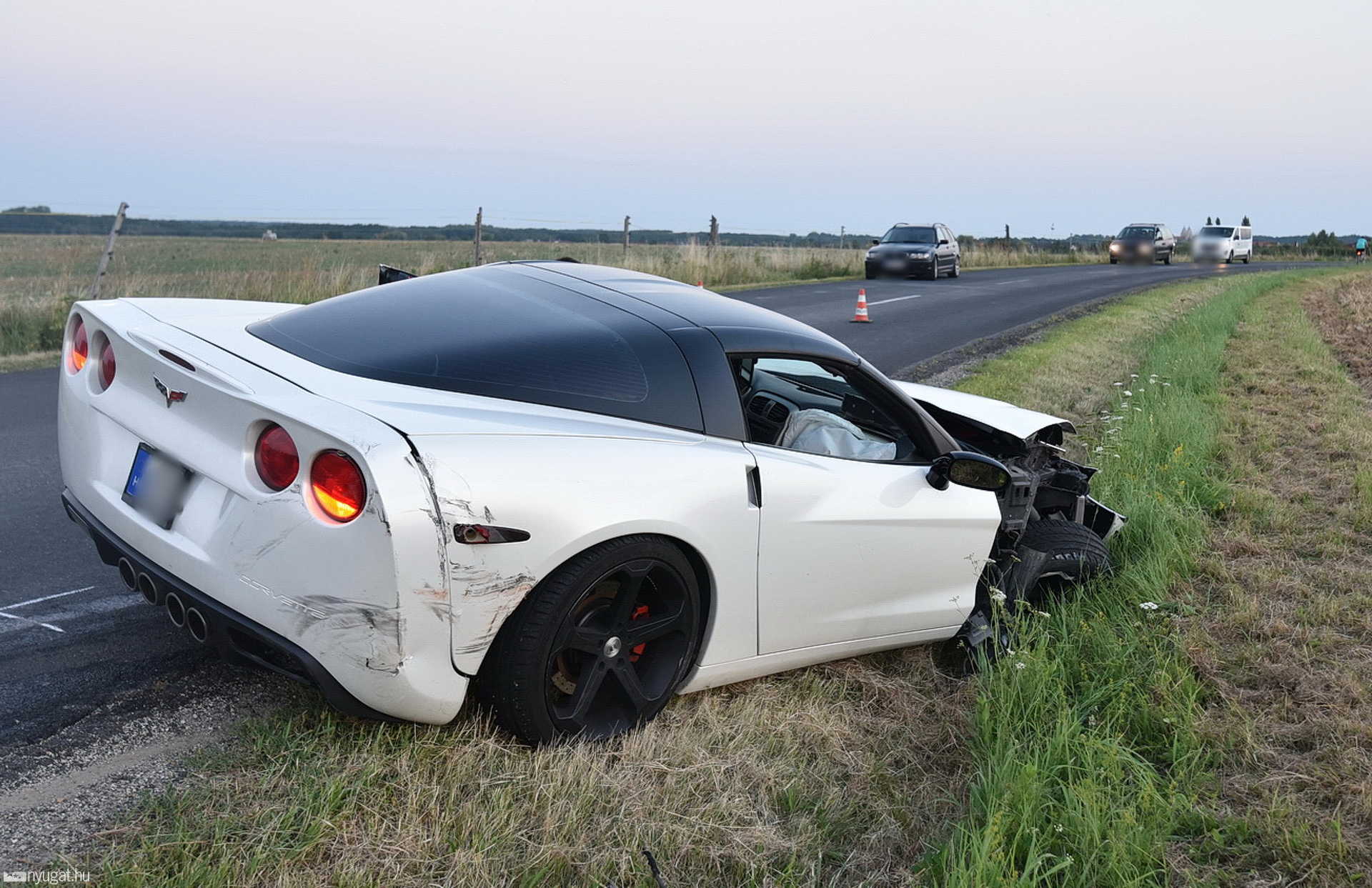 Corvette ütközött félfrontálisan Mazdával Jáknál