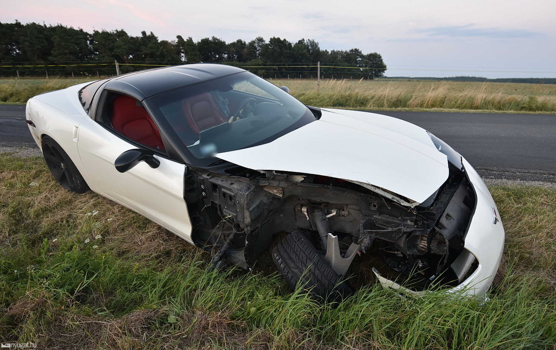 Corvette ütközött félfrontálisan Mazdával Jáknál