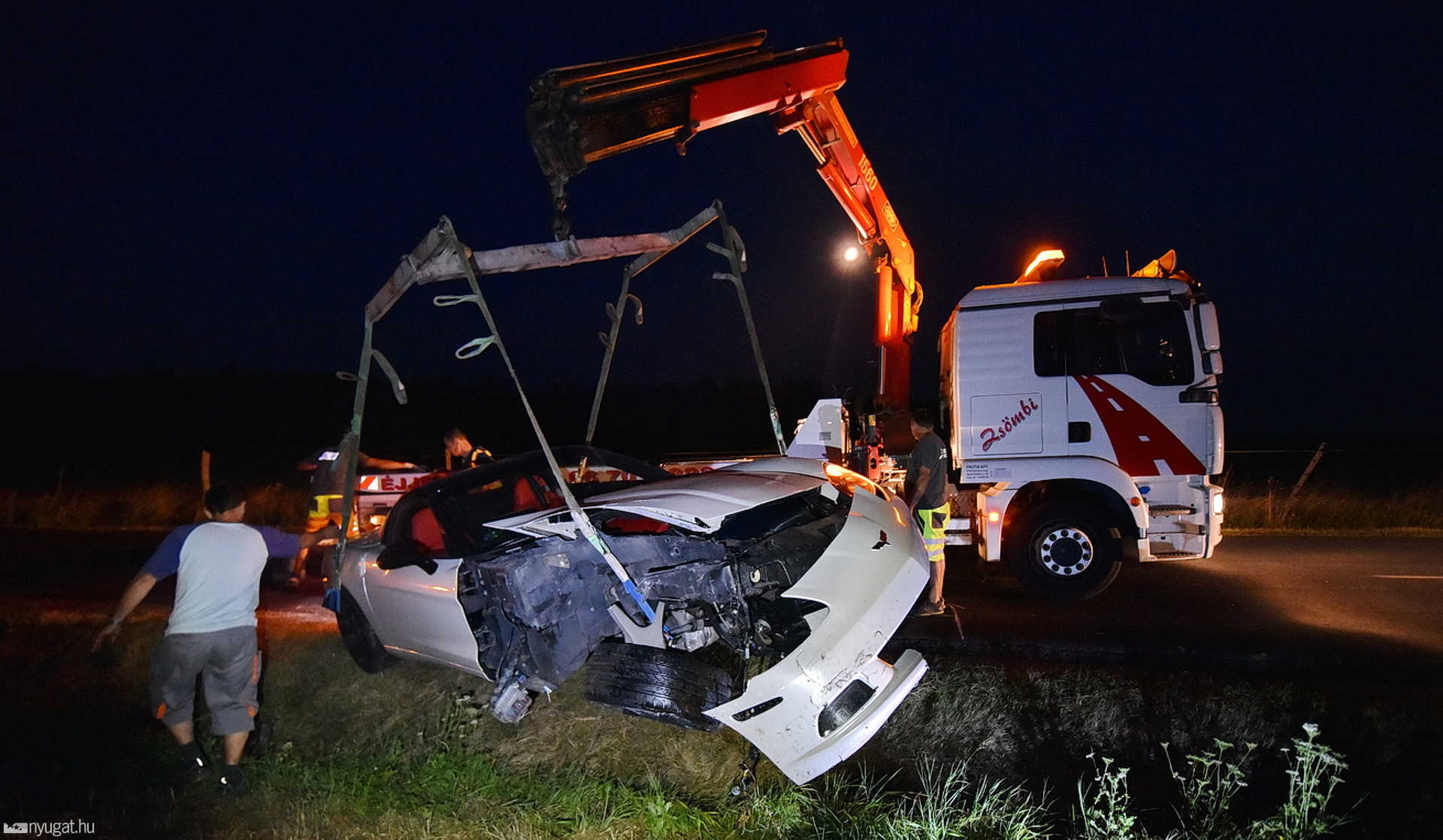 Corvette ütközött félfrontálisan Mazdával Jáknál