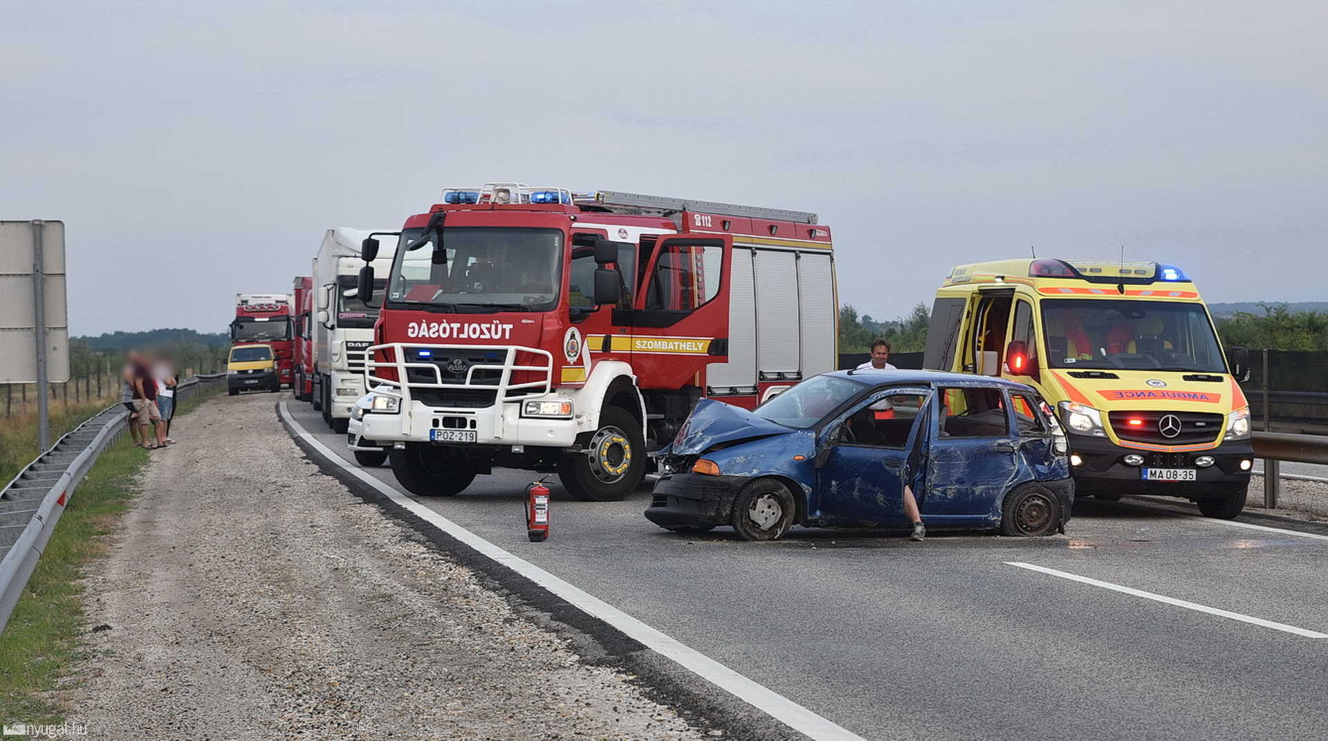 Szalagkorlátnak hajtott egy Fiat az M86-oson