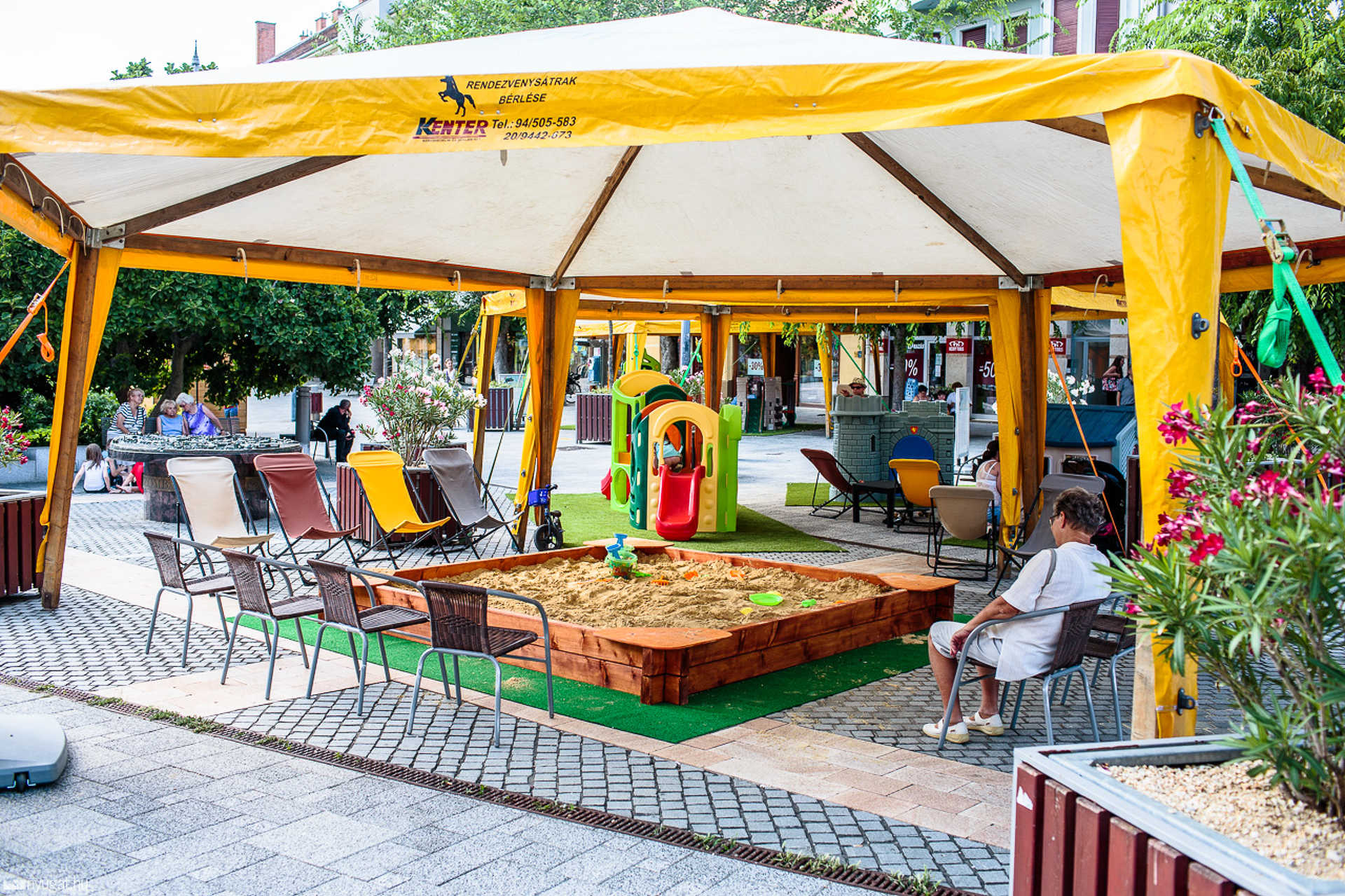 Mobil játszótér a Fő téren
