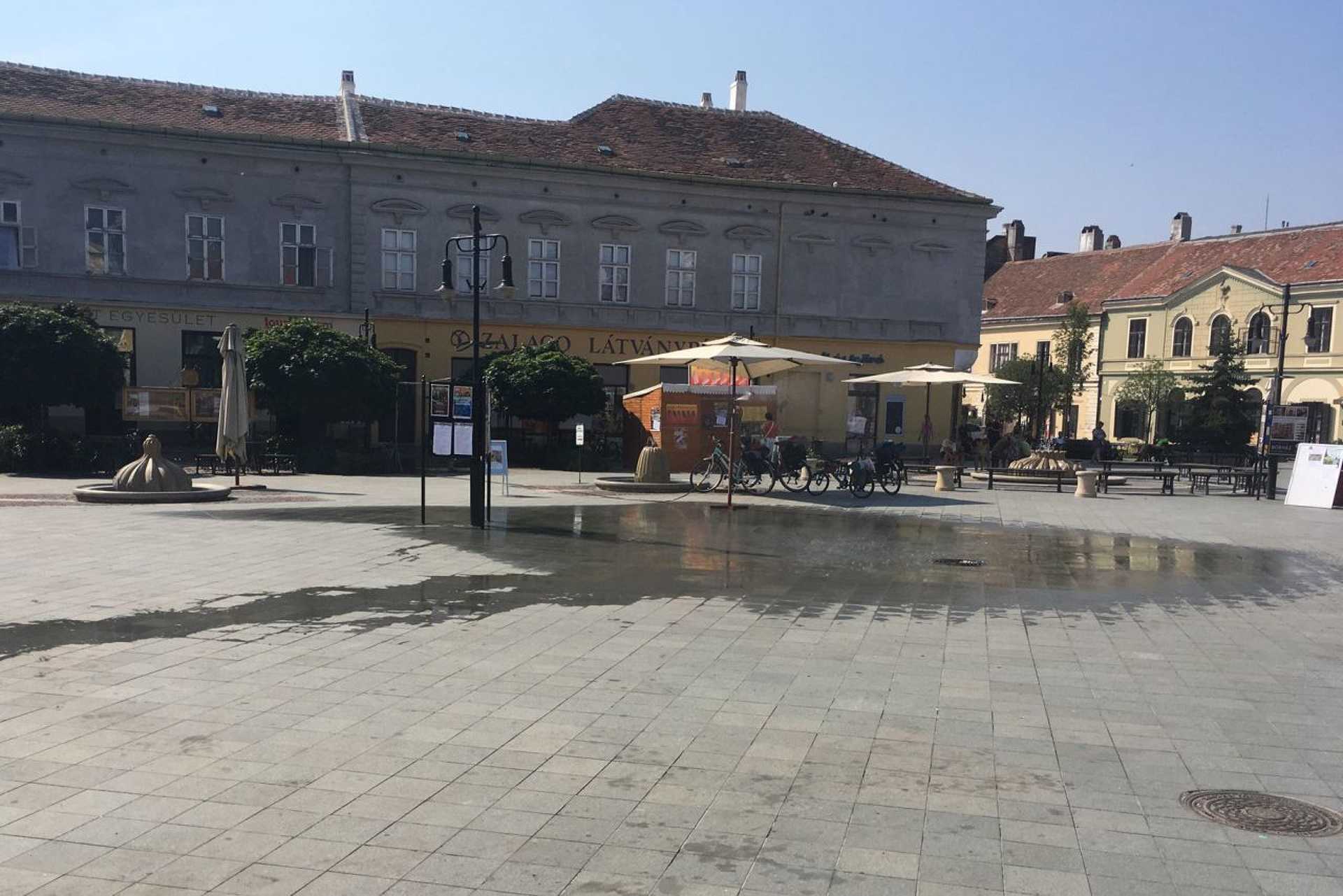Újfajta párakapu a kőszegi főtéren