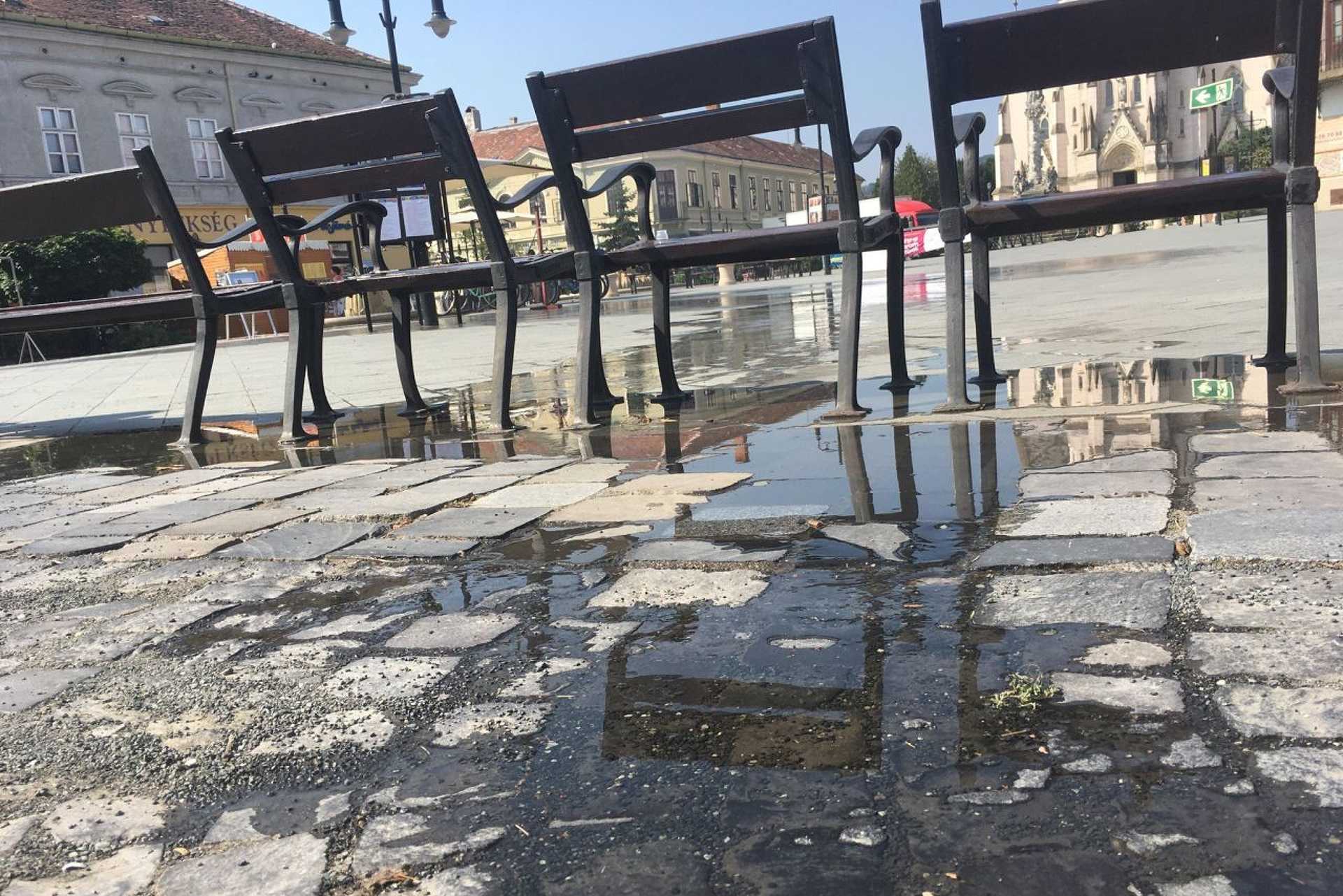 Újfajta párakapu a kőszegi főtéren