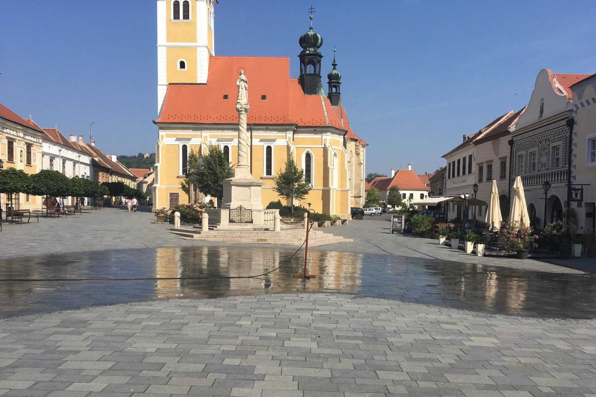 Újfajta párakapu a kőszegi főtéren