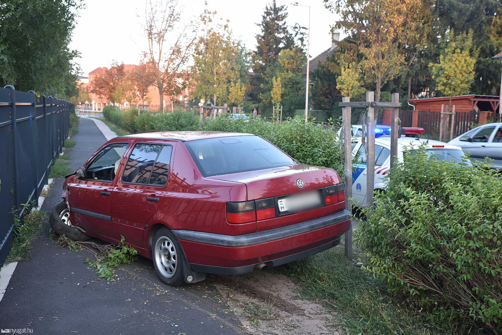Volkswagen oldalának hajtott egy VW Szombathelyen