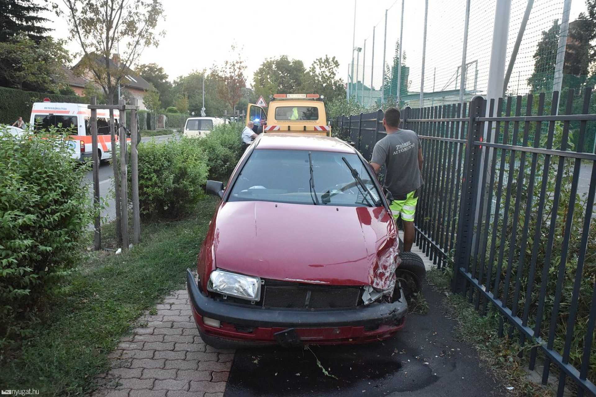 Volkswagen oldalának hajtott egy VW Szombathelyen