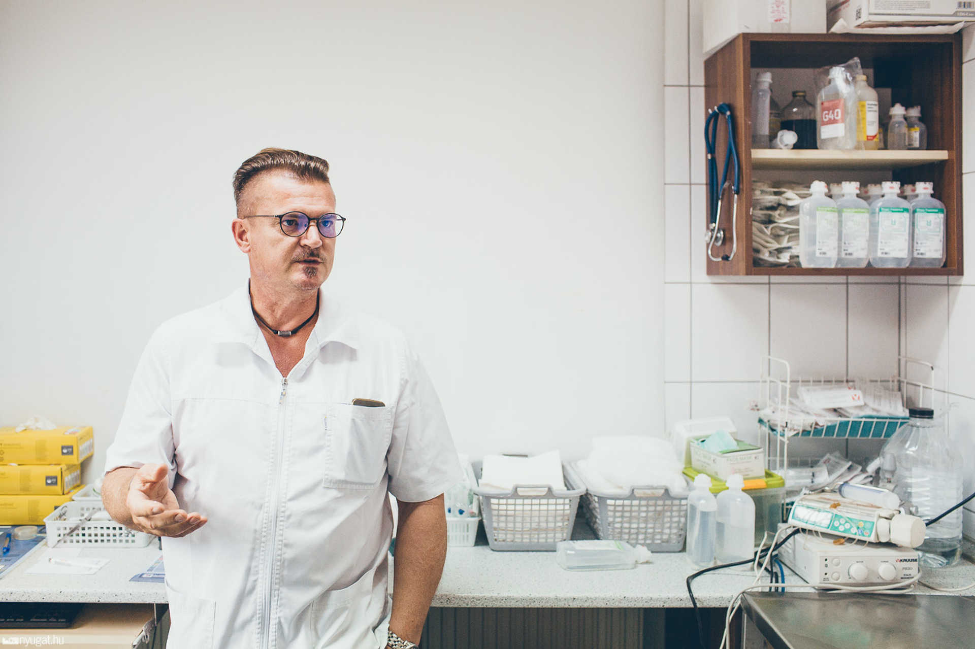 Dr. Peresztegi Attila a szombathelyi állatkórházban