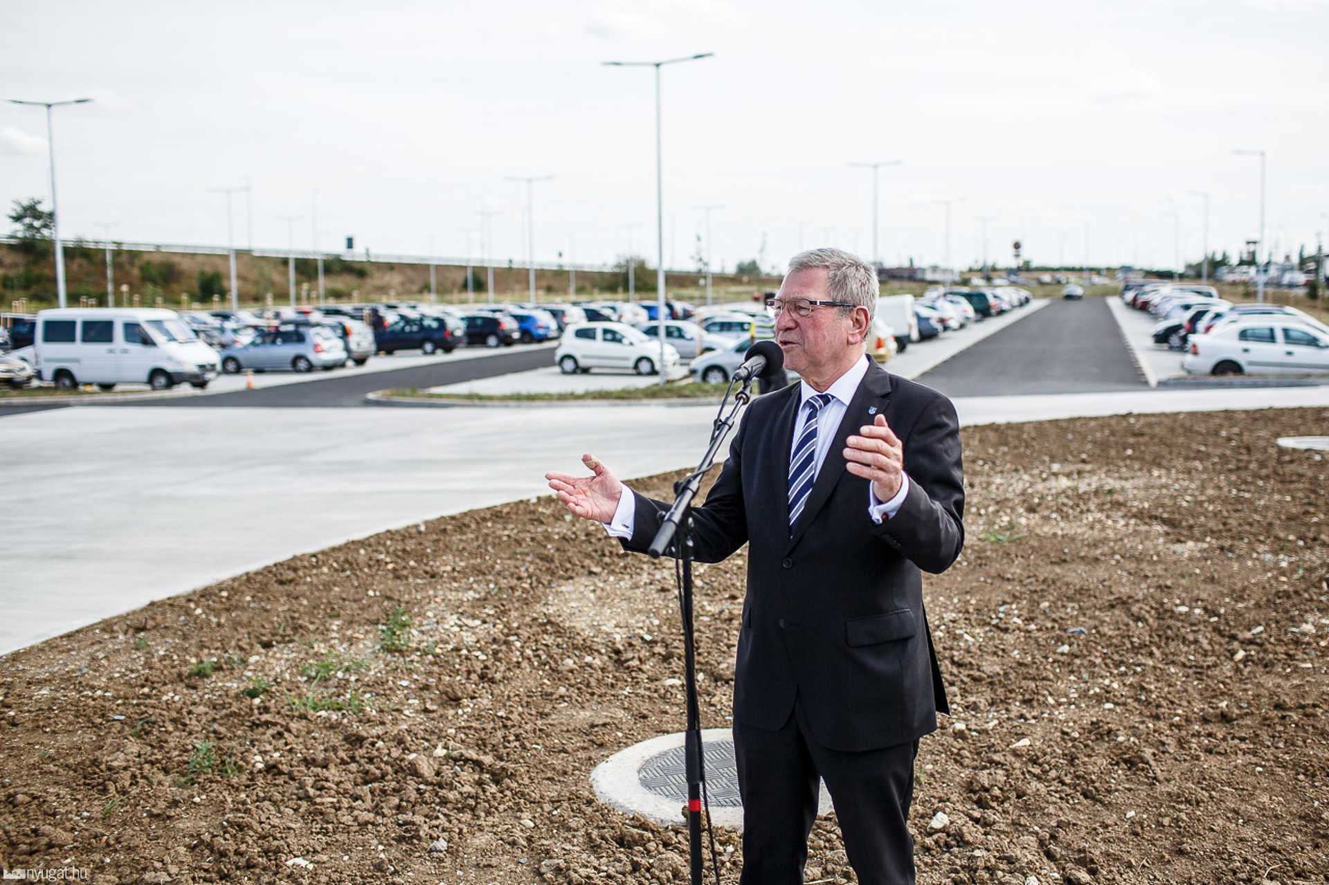 Három és fél hektárnyi parkoló épült a LuK dolgozóinak
