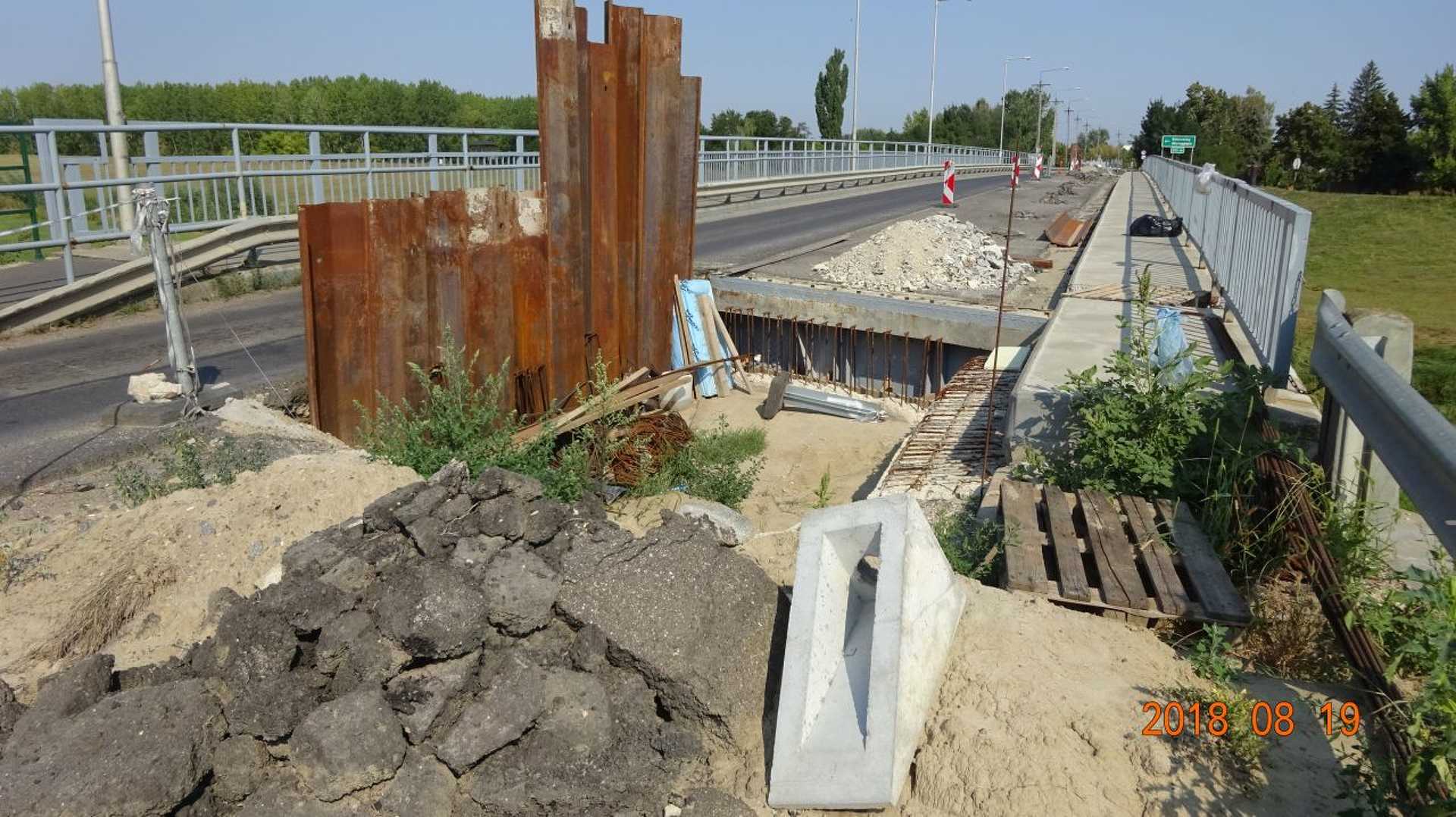 Gerendákkal támasztották alá a Berettyó-hidat