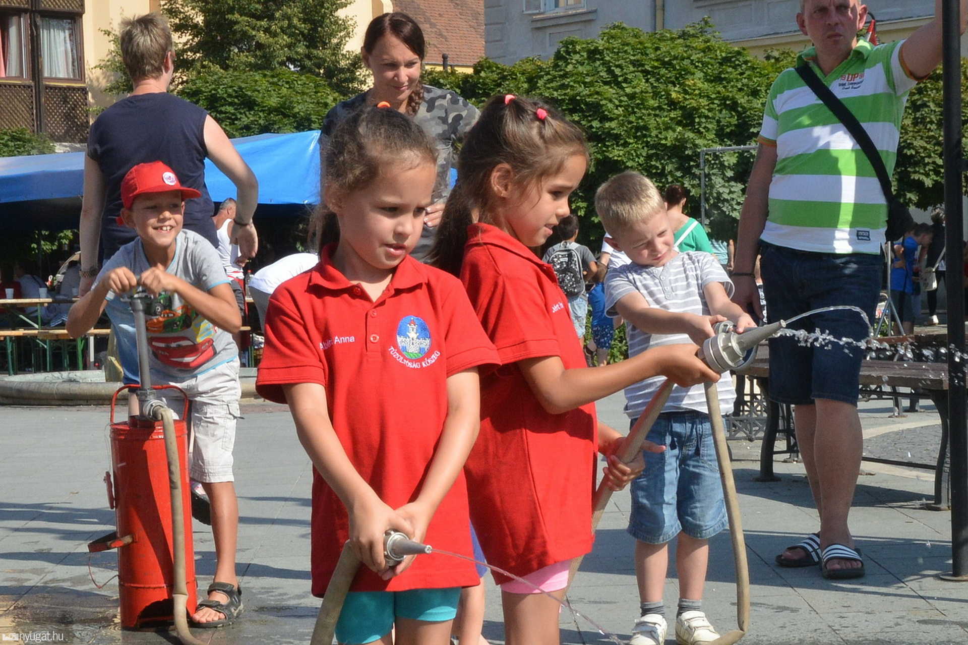 Habpartyztak a tűzoltók Kőszeg Fő terén