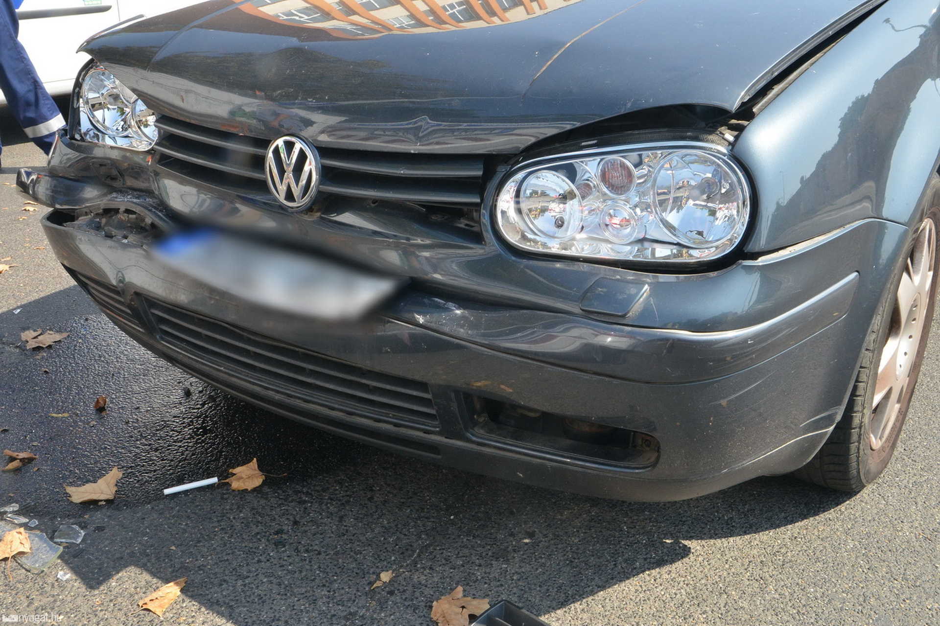 Rendőrautónak ütközött egy VW Szombathelyen