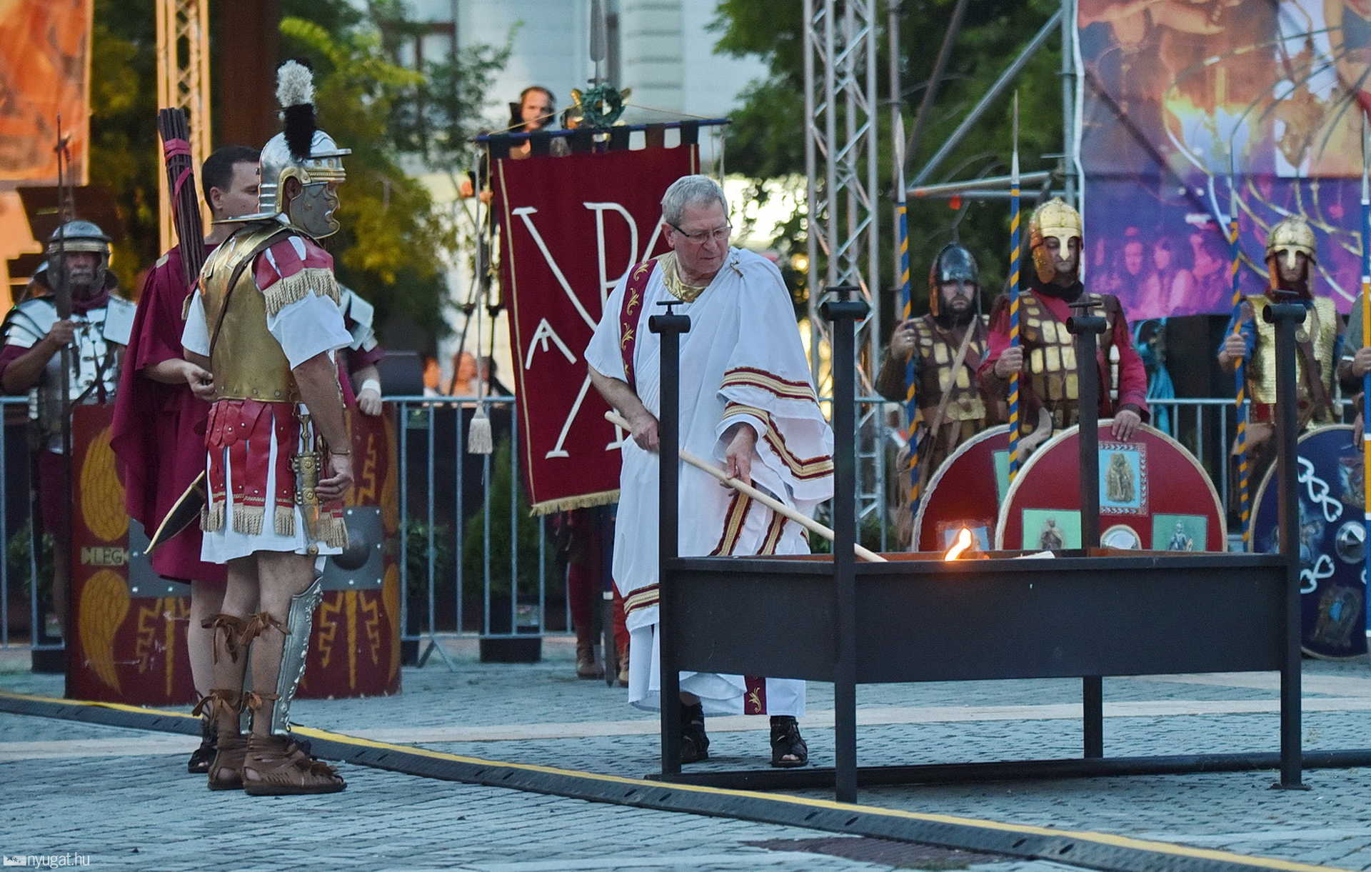 Szombathelyi komolyzenészek a megnyitó után - vidáman