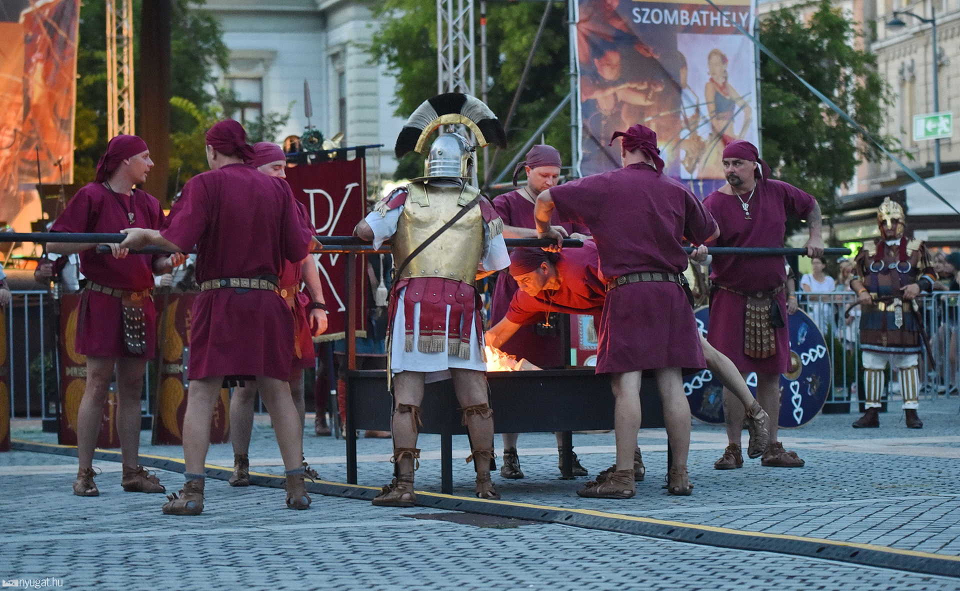 Szombathelyi komolyzenészek a megnyitó után - vidáman
