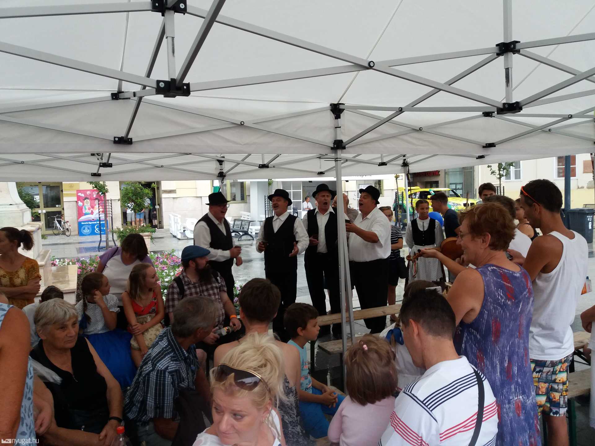 Gyors helyzetjelentés a pavilonok alól - Karneváli péntek 