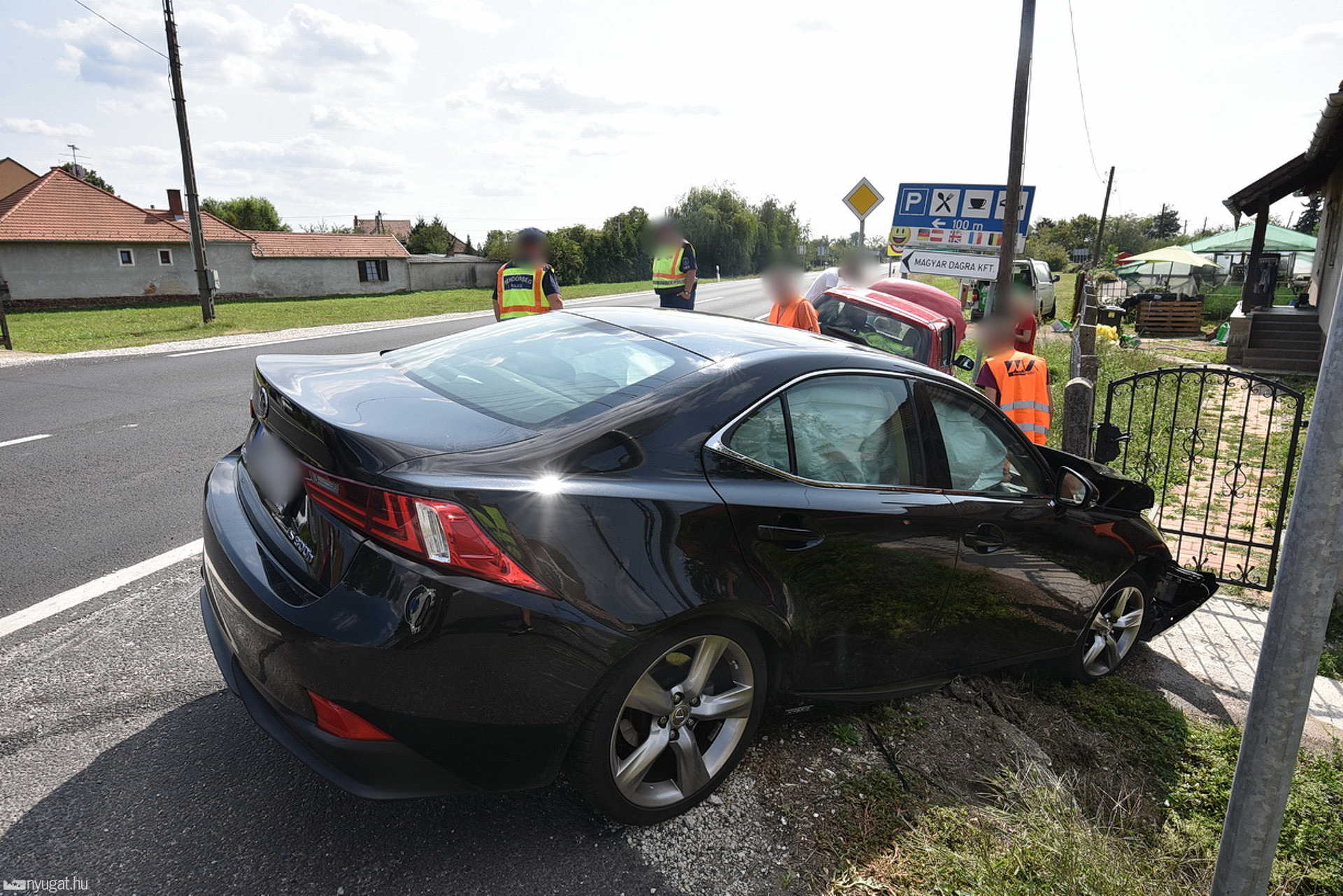 Lexus és Suzuki ütközött Egyházasrádócon