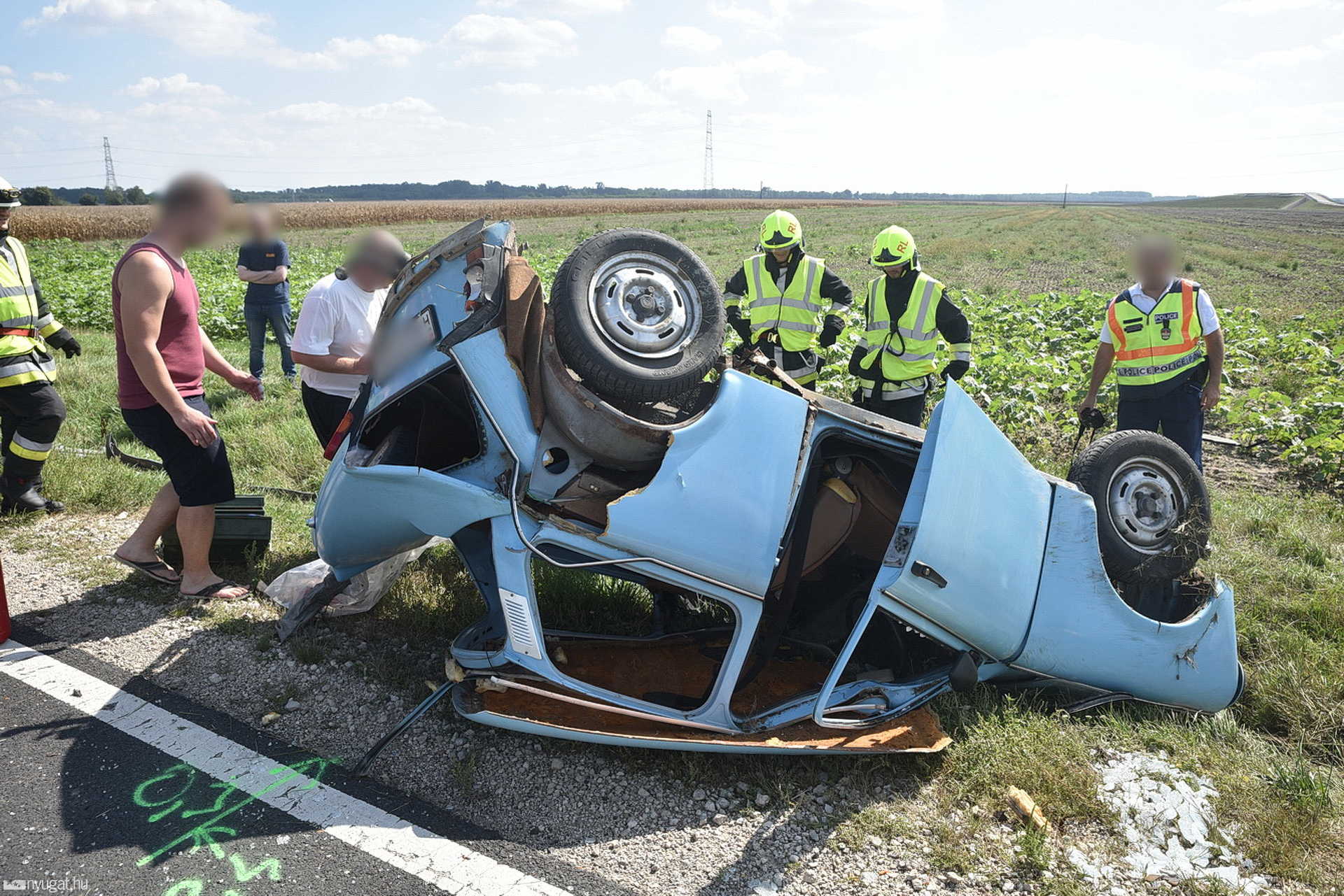 Árokba borult egy Trabant Répcelaknál