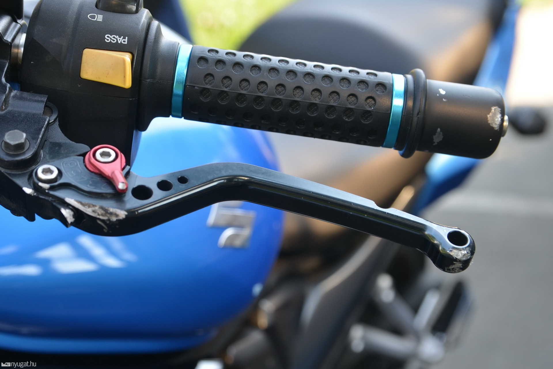 Gyalogos lökött fel motorost Szombathelyen 