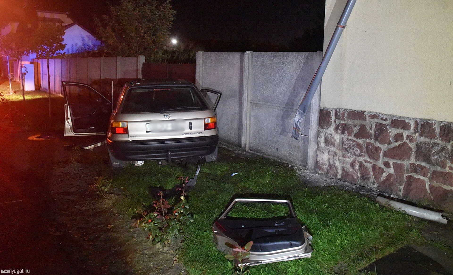 Ittas vezető autójának ütközött az Opel