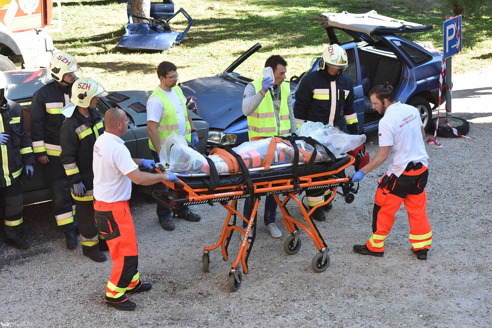 Ittas sofőr által okozott baleset mentését szimulálták a PTE-n