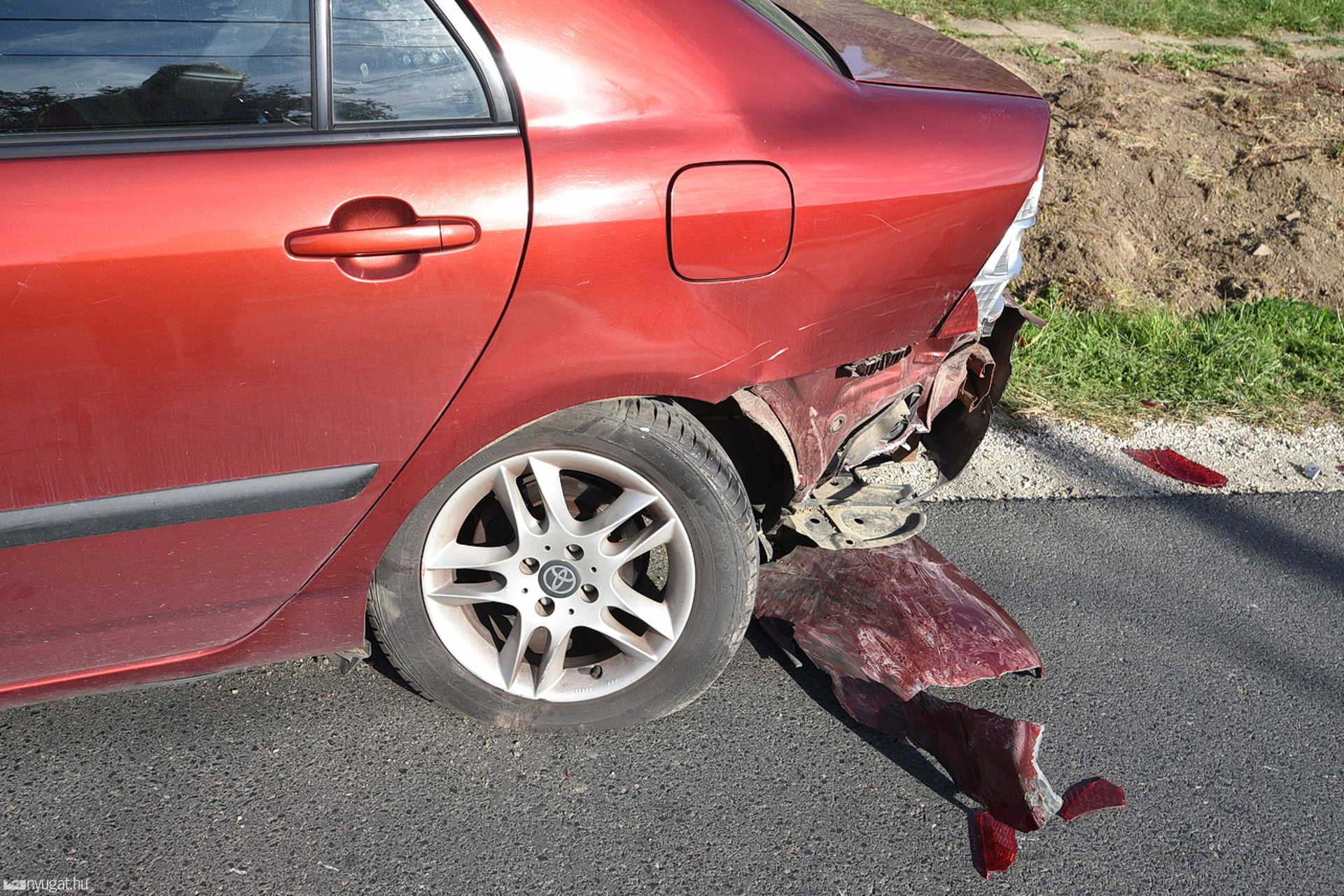 Balesetet okozott és elhagyta a helyszínt az Alfa Romeo vezetője Gencsapátiban