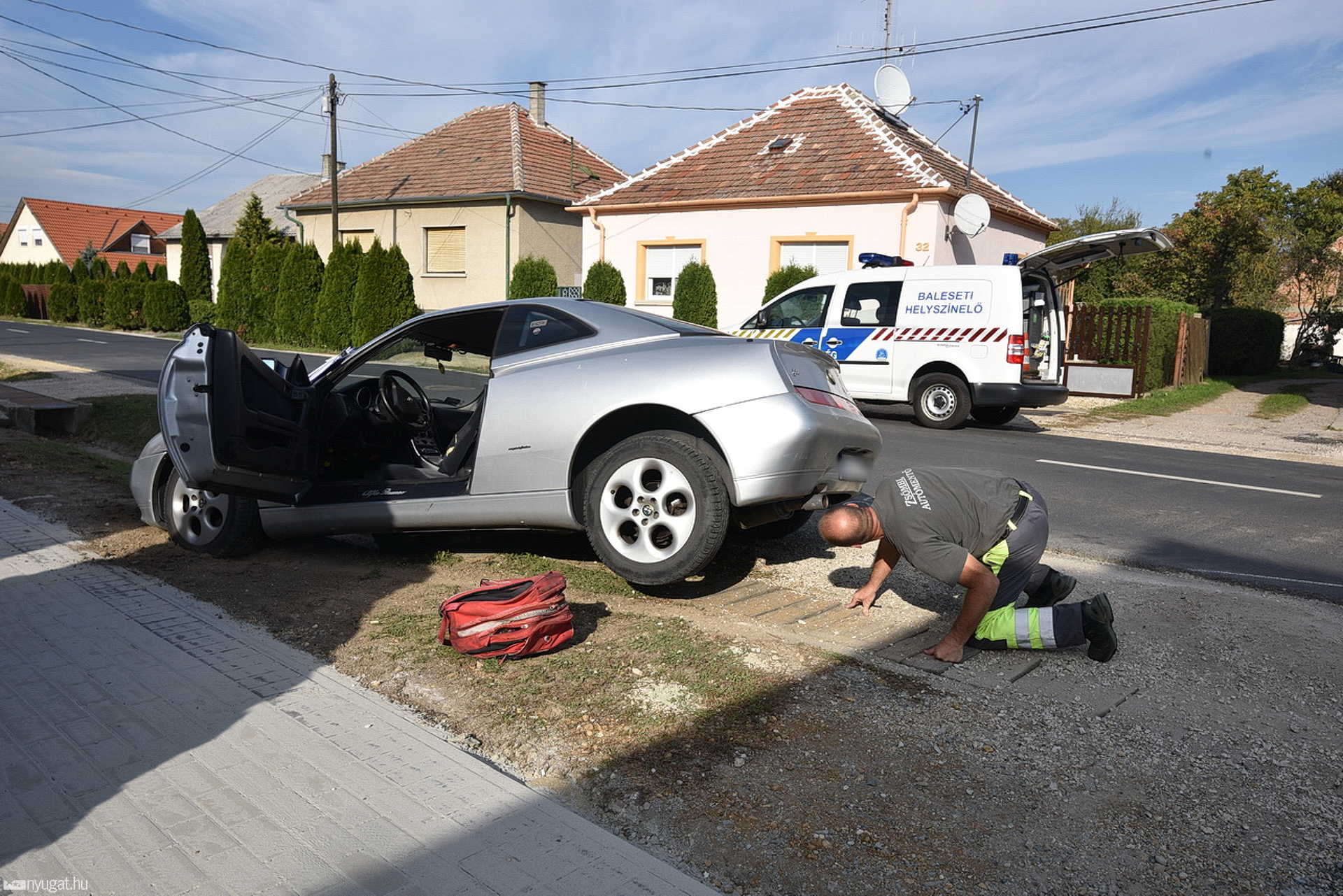 Balesetet okozott és elhagyta a helyszínt az Alfa Romeo vezetője Gencsapátiban