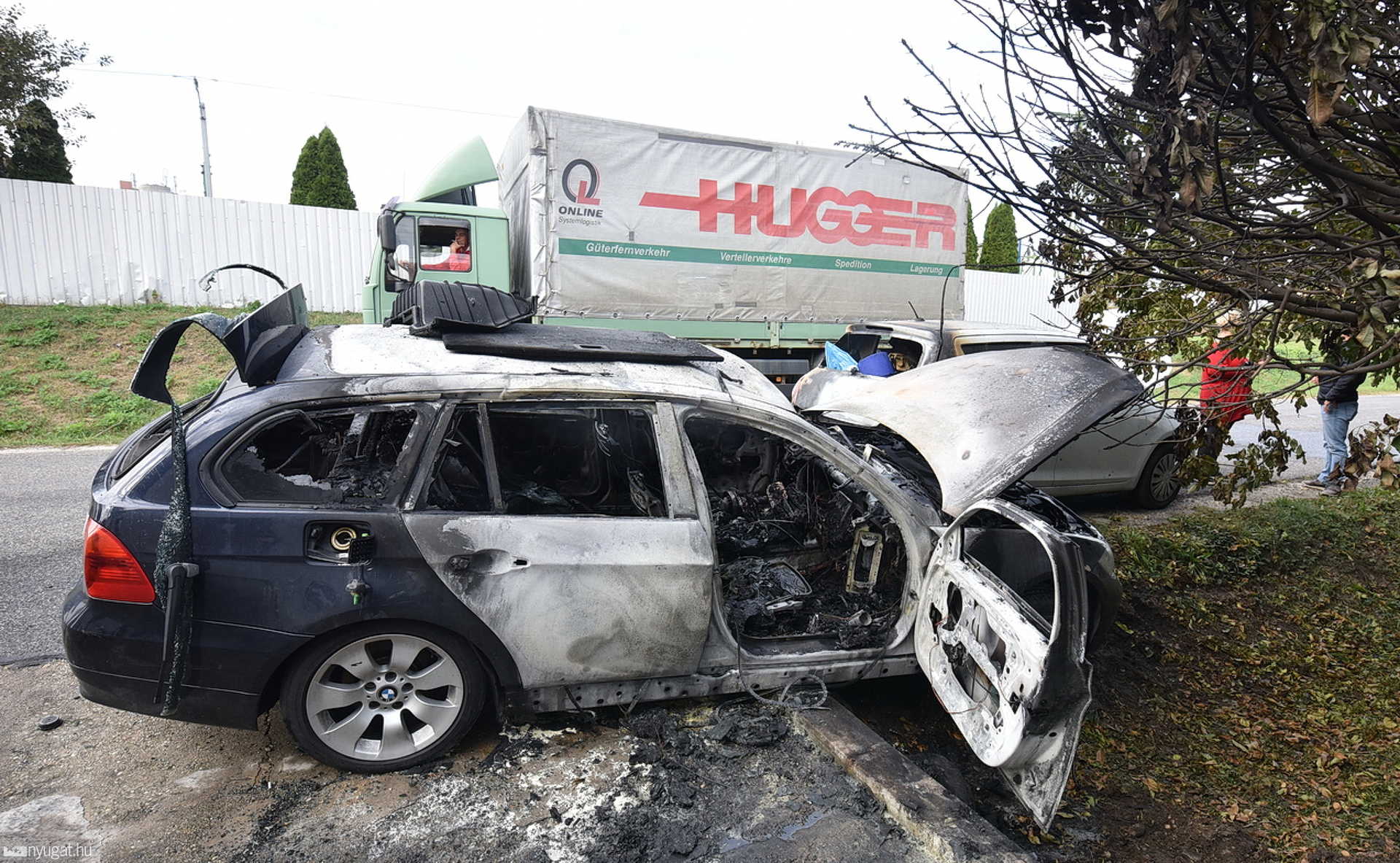 Elindult és Suzukinak ütközött egy lángoló BMW Szombathelyen itt