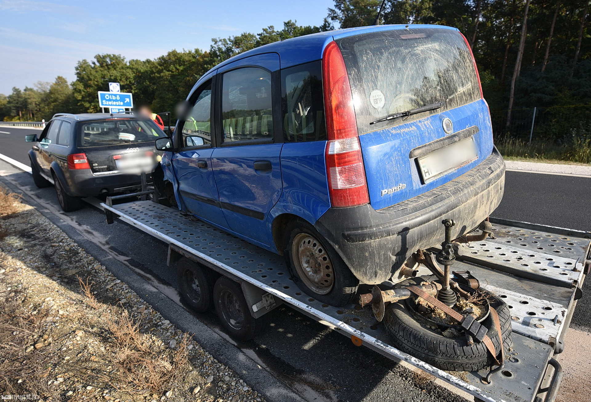 Táblát döntött, majd szalagkorlátnak hajtott egy Fiat az M86-oson