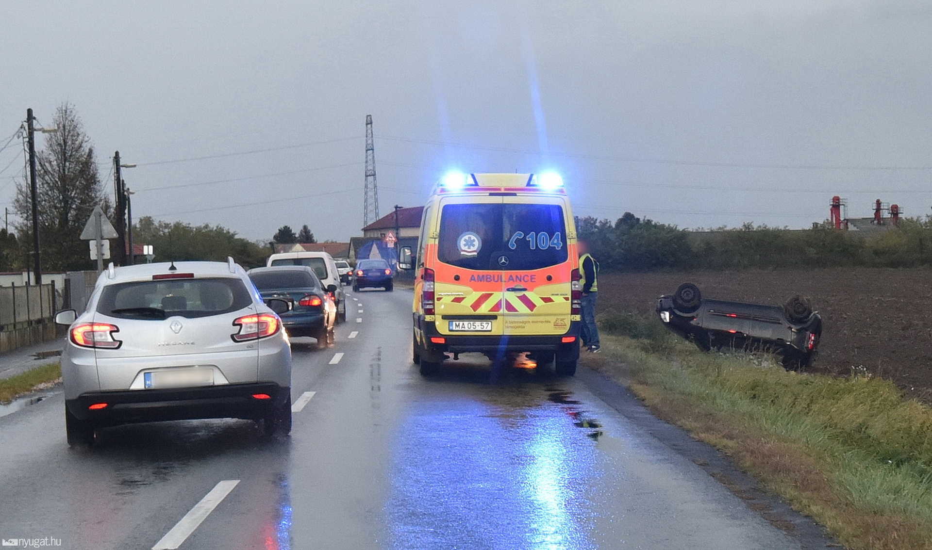 Felborult egy Suzuki a 87-es főúton, Táplánszentkeresztnél