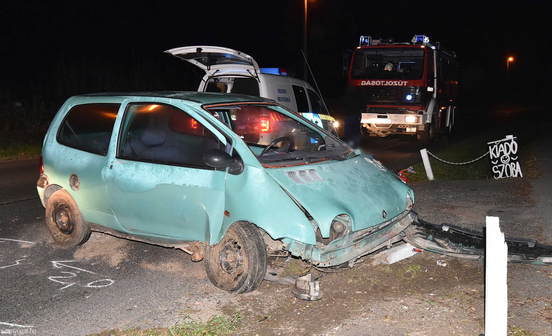 Árokba hajtott a Renault Rönökön