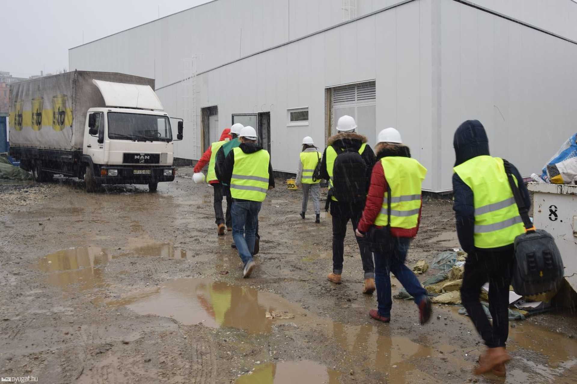 Az épülő szombathelyi Jégcsarnok bezárása