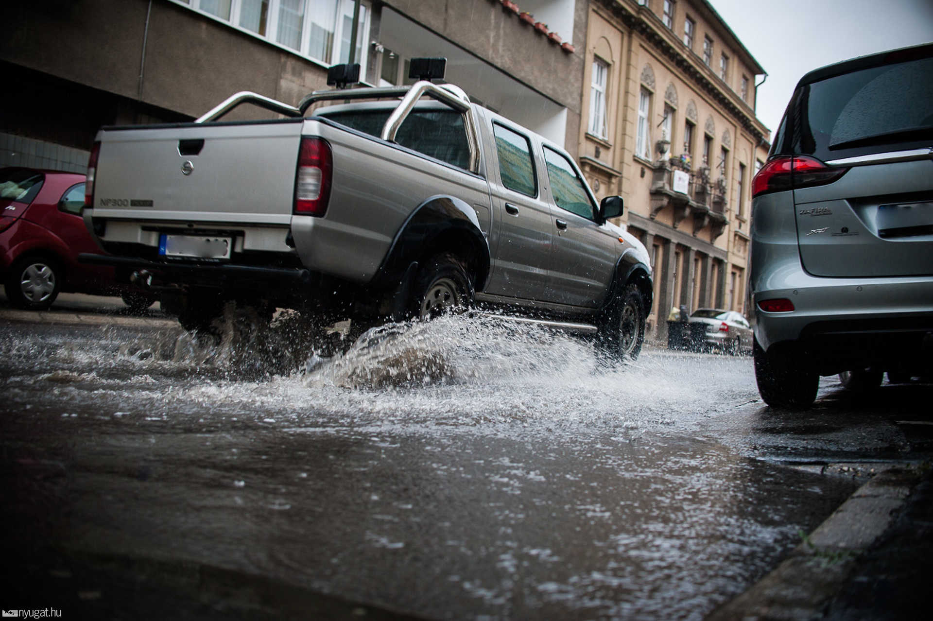 Kisfaludy utca sarka Eltömődött utcai vízelvezetők