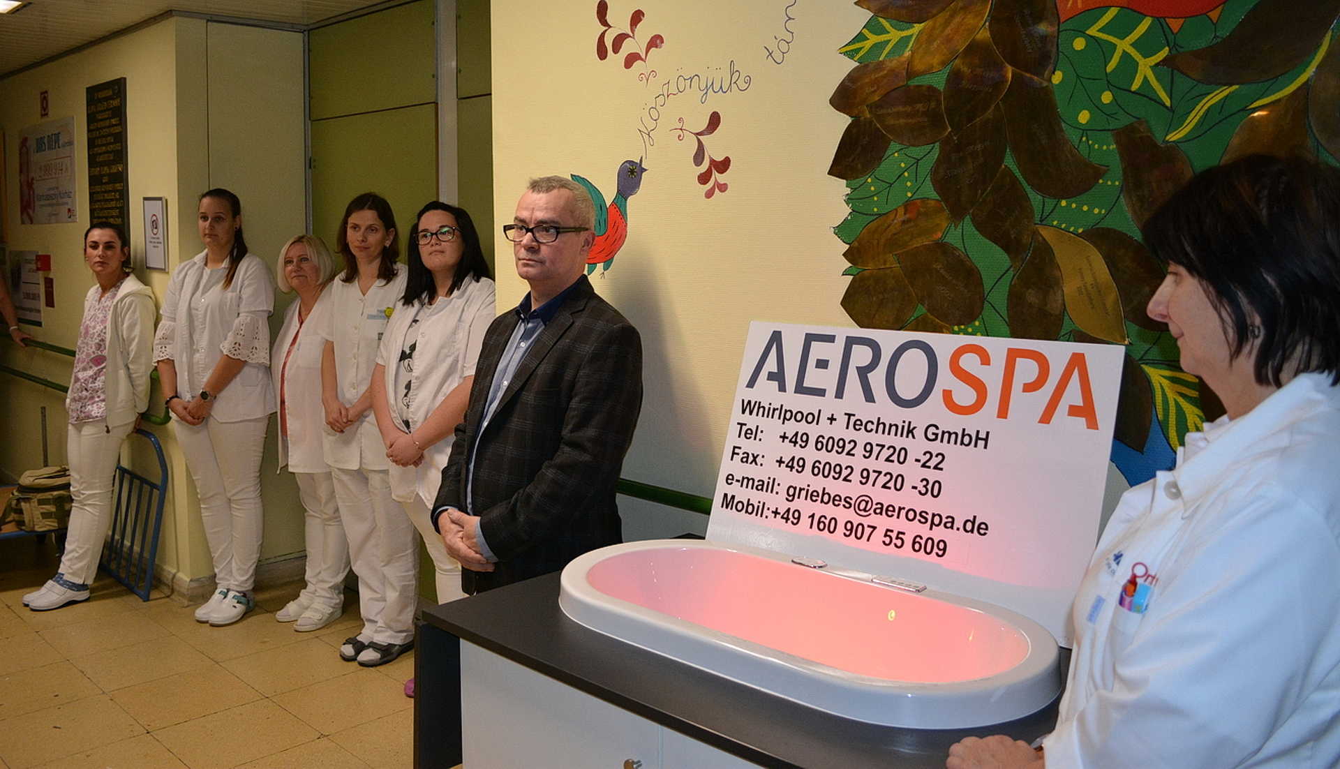 Speciális csecsemő-masszázskádat kapott a Markusovszky kórház csecsemő osztálya