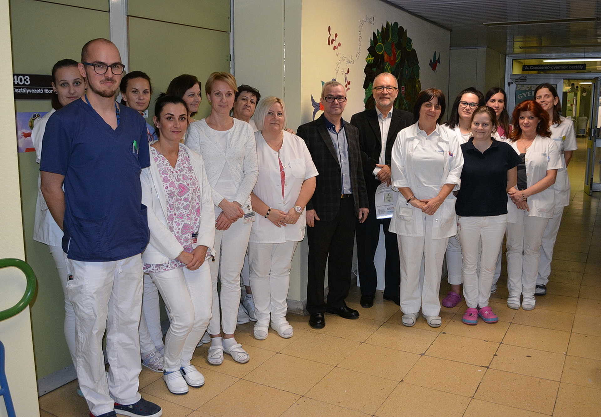 Speciális csecsemő-masszázskádat kapott a Markusovszky kórház csecsemő osztálya