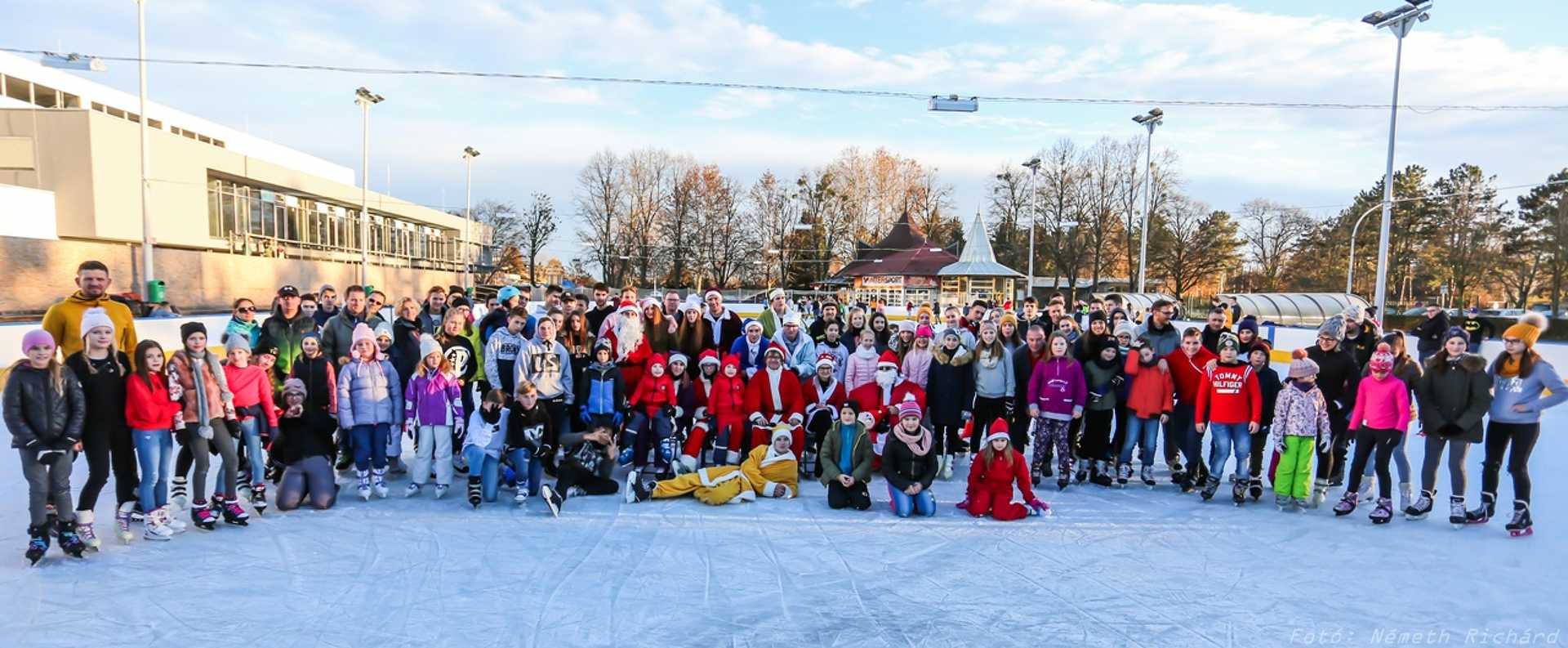 Színes Mikulástalálkozó a Műjégpályán