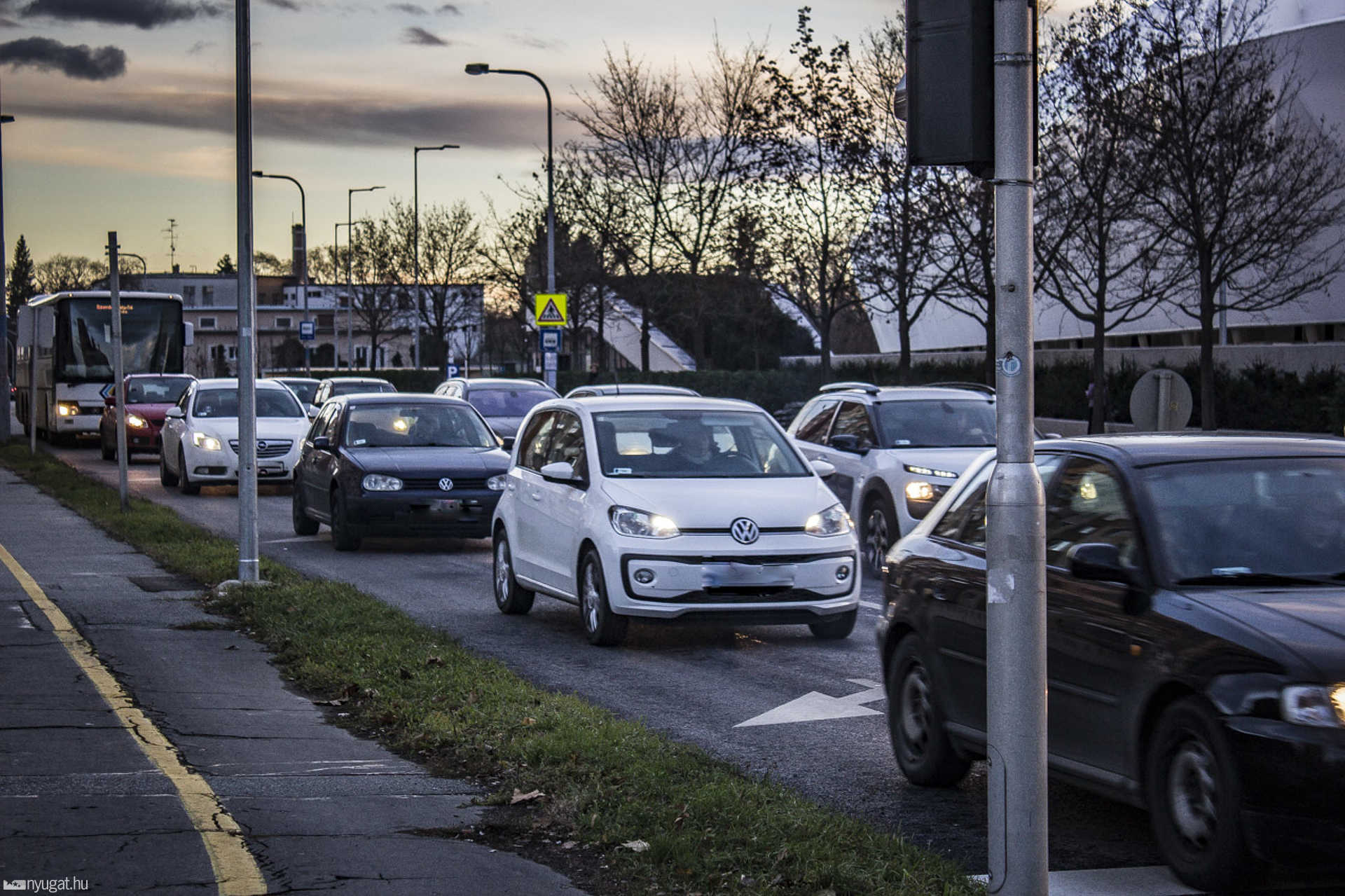 Járható a Rohonci út, szabad a 4 sávos