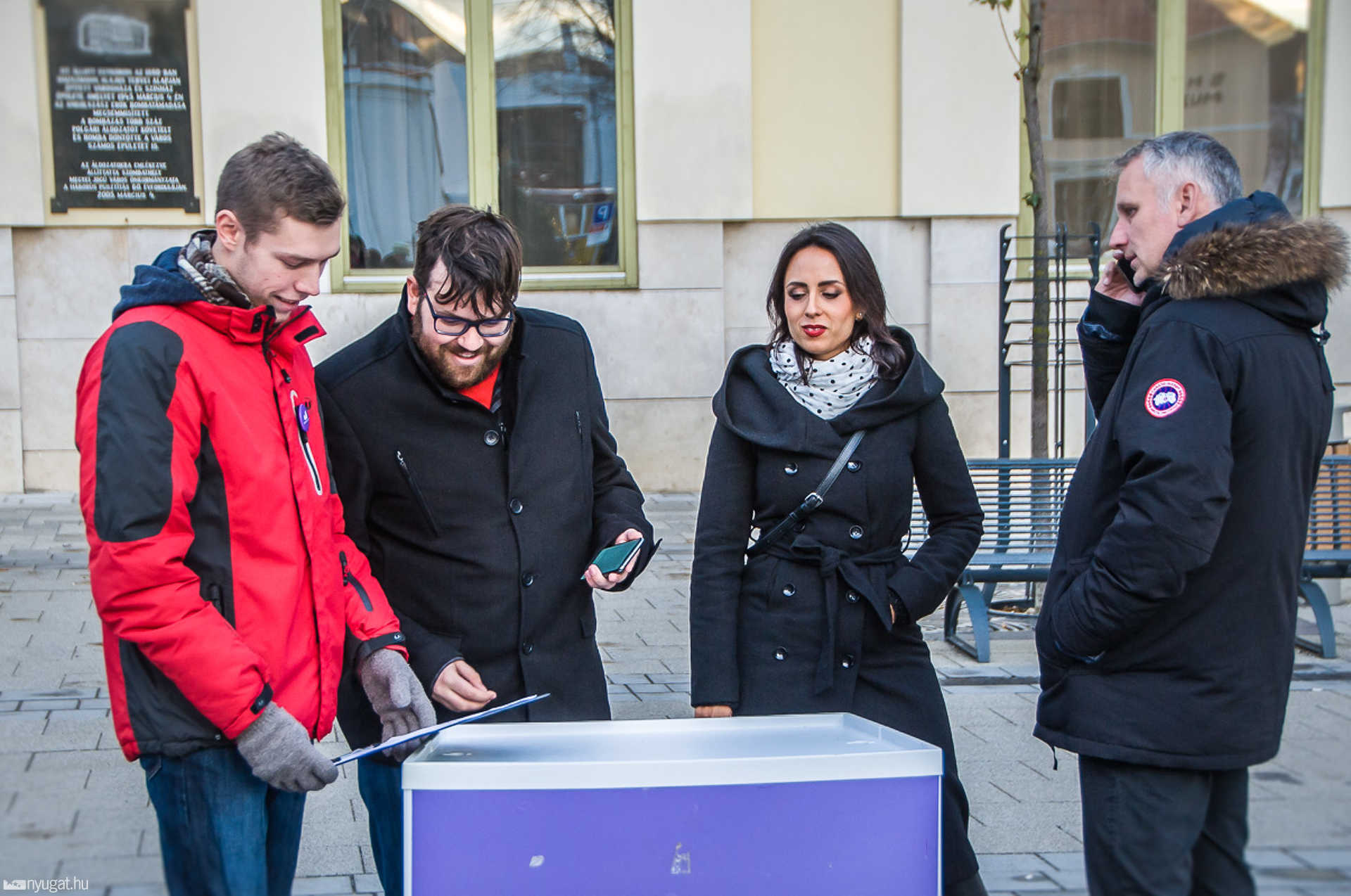 4 párt sajtáj Berzsenyi tér