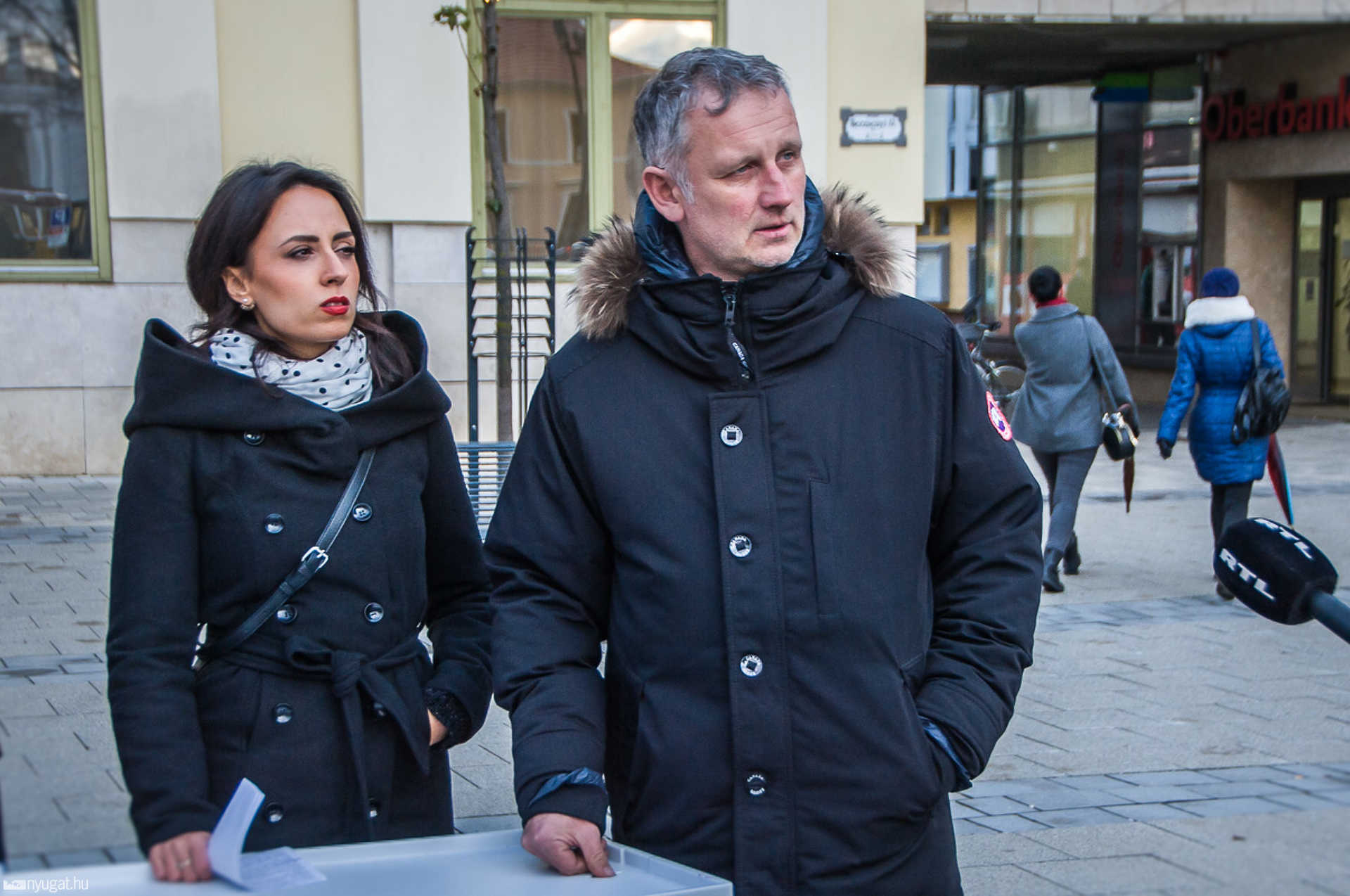 4 párt sajtáj Berzsenyi tér