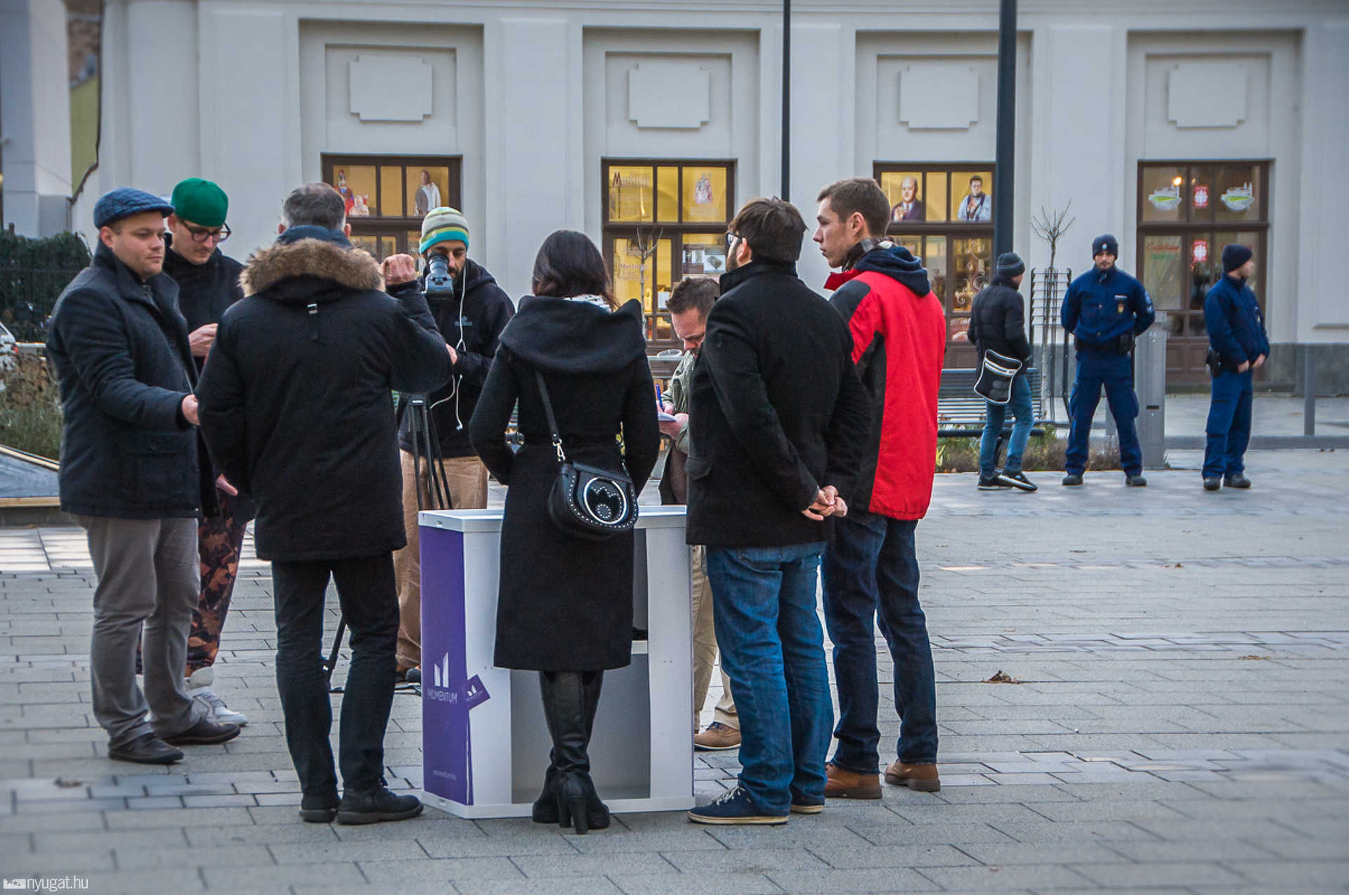 4 párt sajtáj Berzsenyi tér